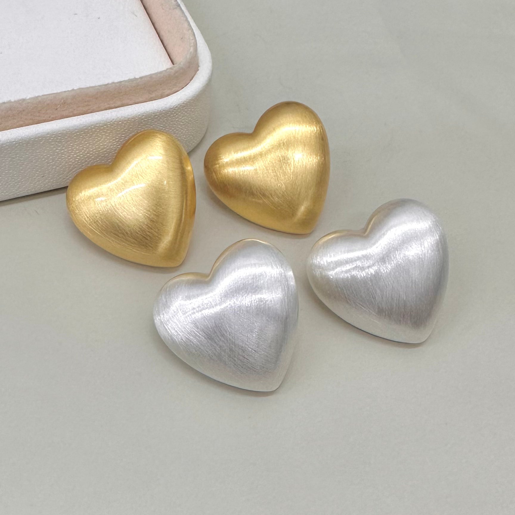 AROS BAÑO DE ORO | CORAZON PERLADO | 25MM X 25MM