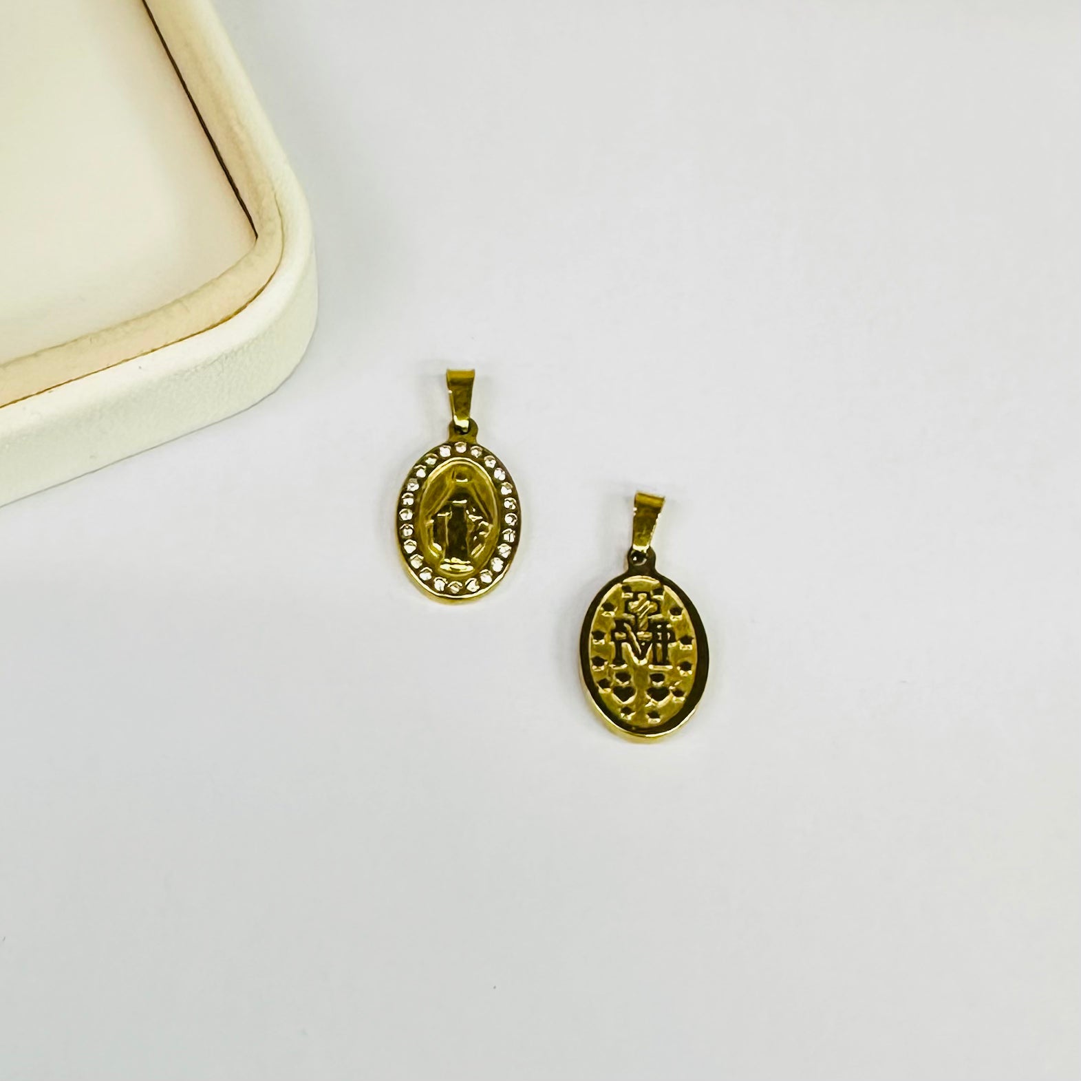 COLGANTE RELIGIOSO | MEDALLA OVAL VIRGEN