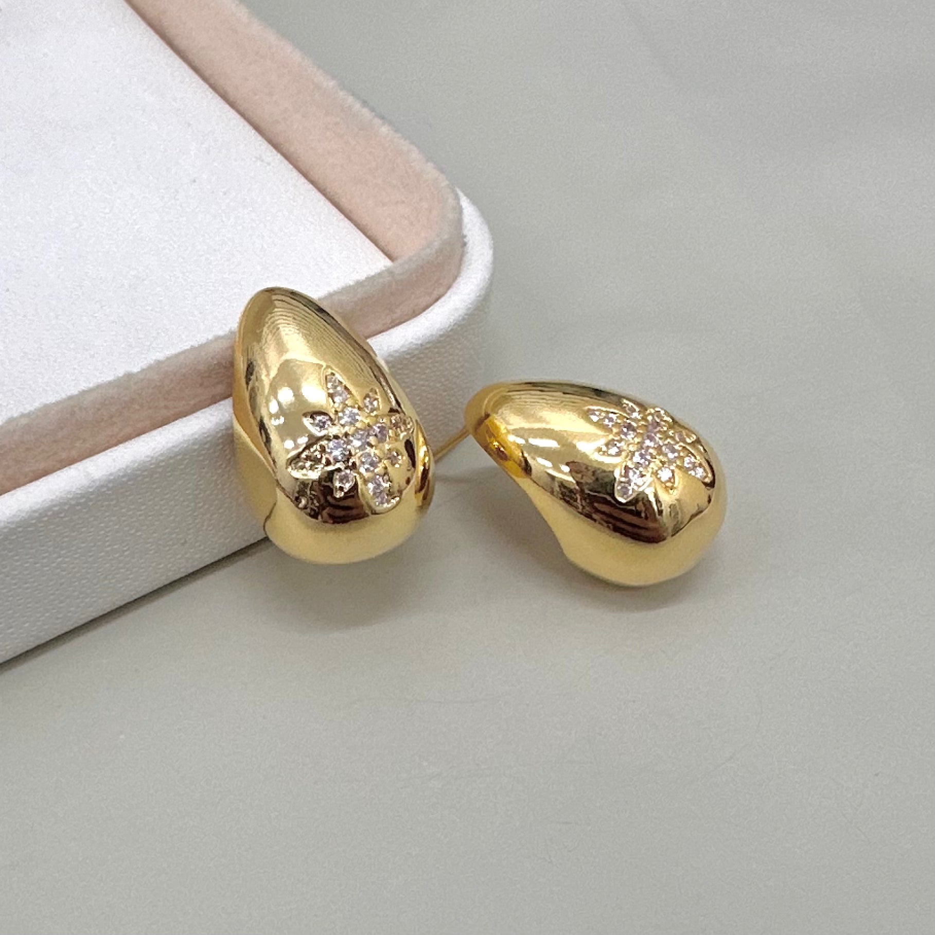 AROS BAÑO DE ORO | GOTAS ESTRELLA ZIRCONES | 25MM X 13MM