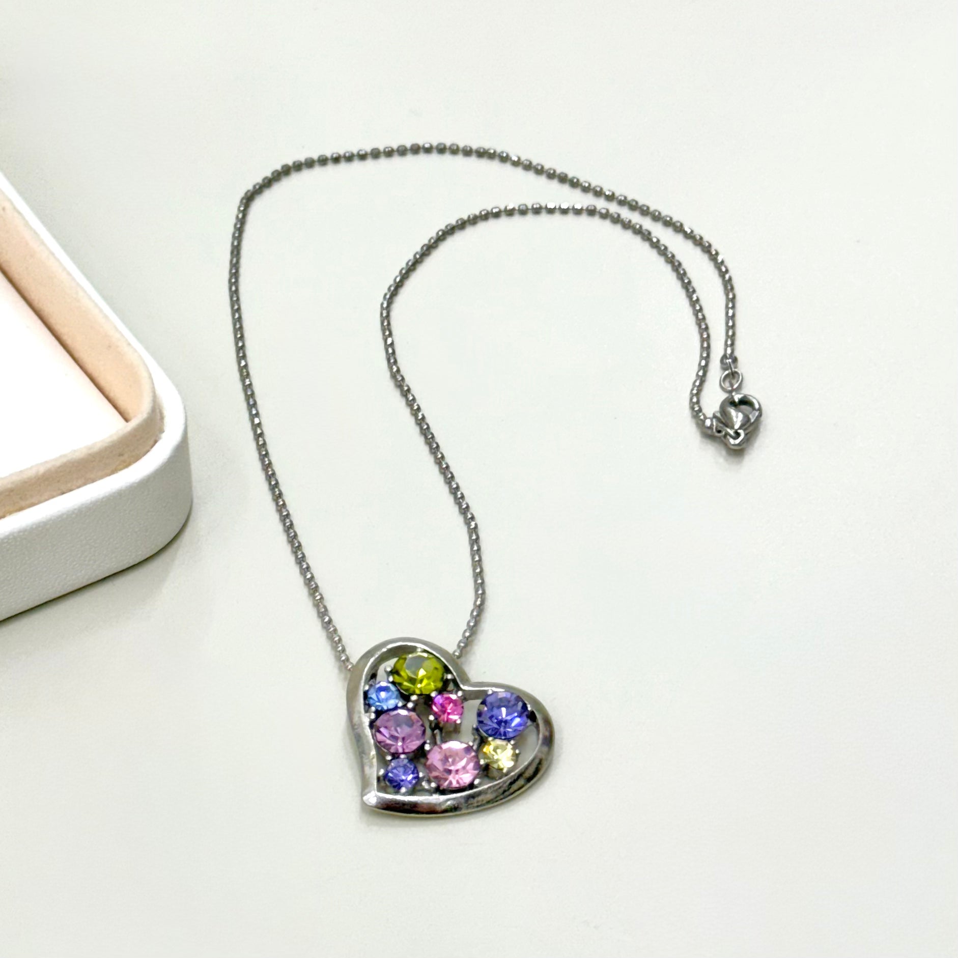 COLLAR | CADENA CON CORAZON DE COLORES