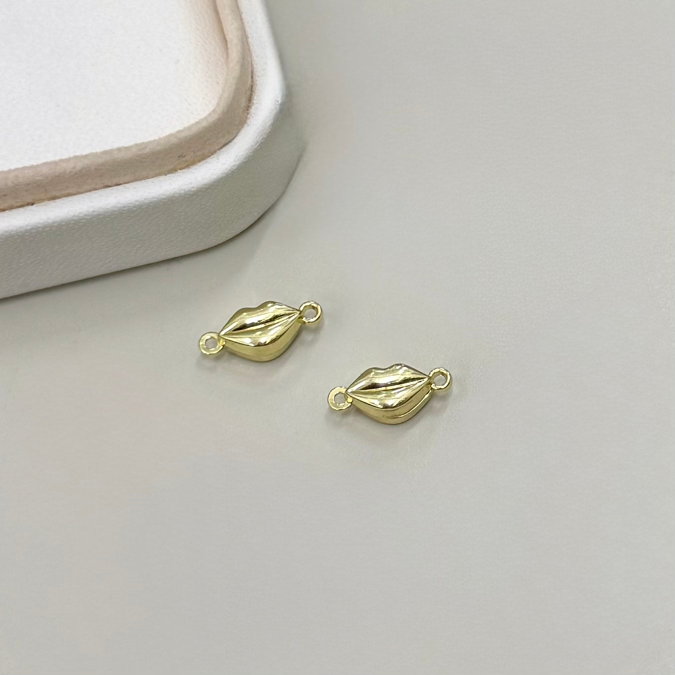 BROCHE IMAN | LABIOS | BAÑO DE ORO