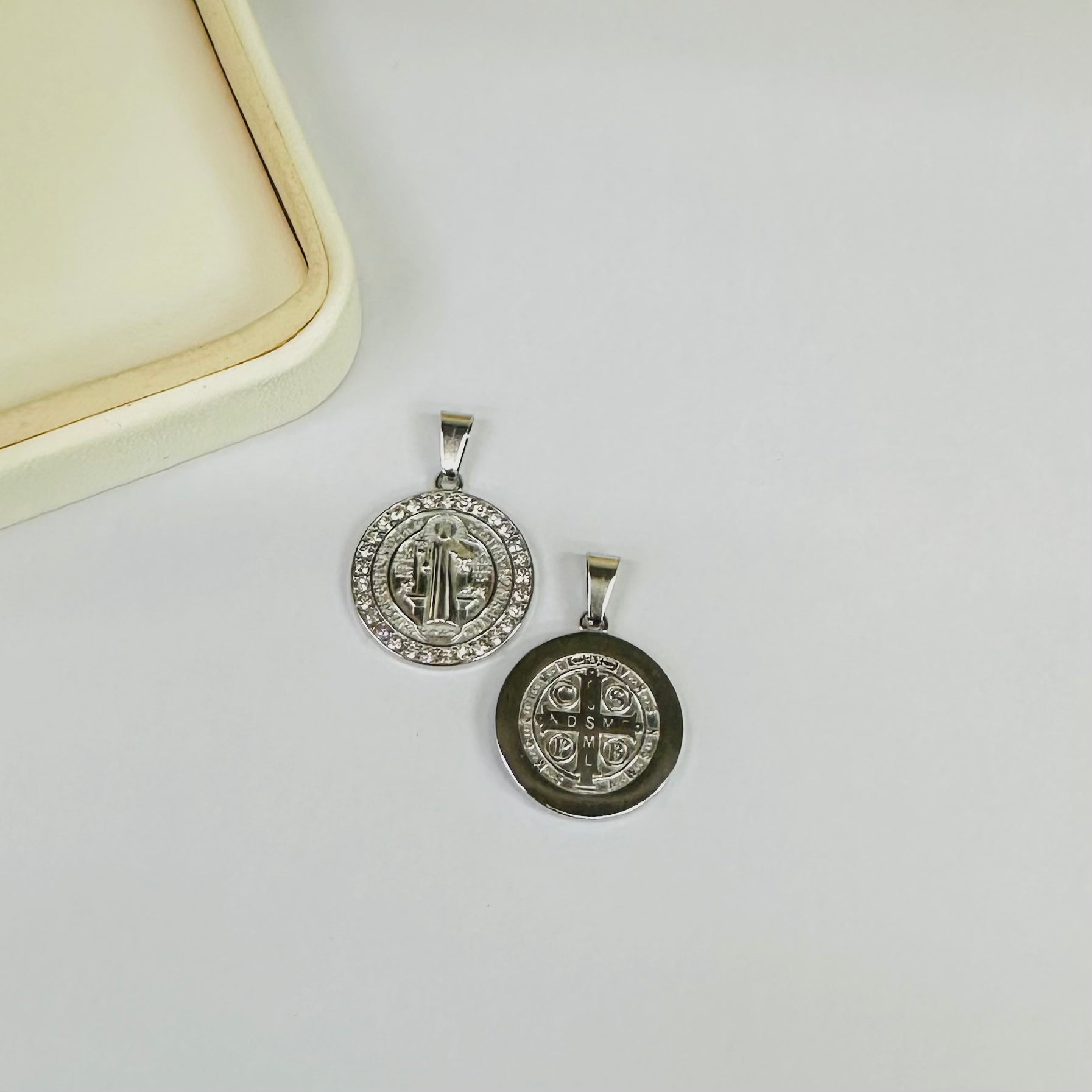 COLGANTE RELIGIOSO | MEDALLA SAN BENITO