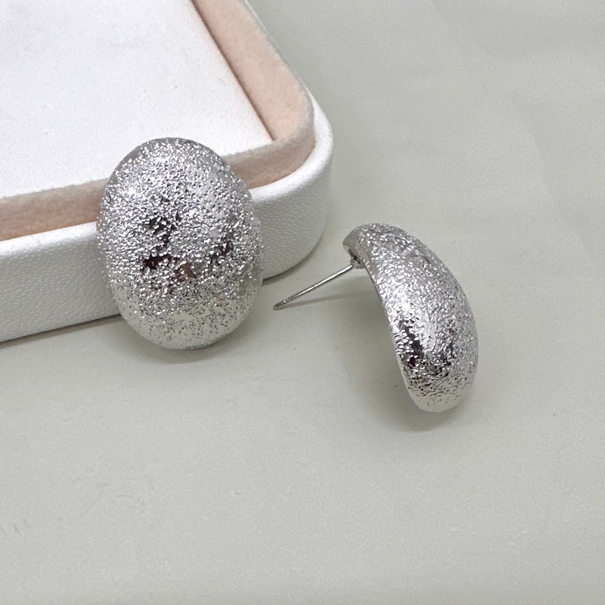 AROS BAÑO DE ORO | ESFERA OBLICUA RUGOSA | 32MM X 22MM