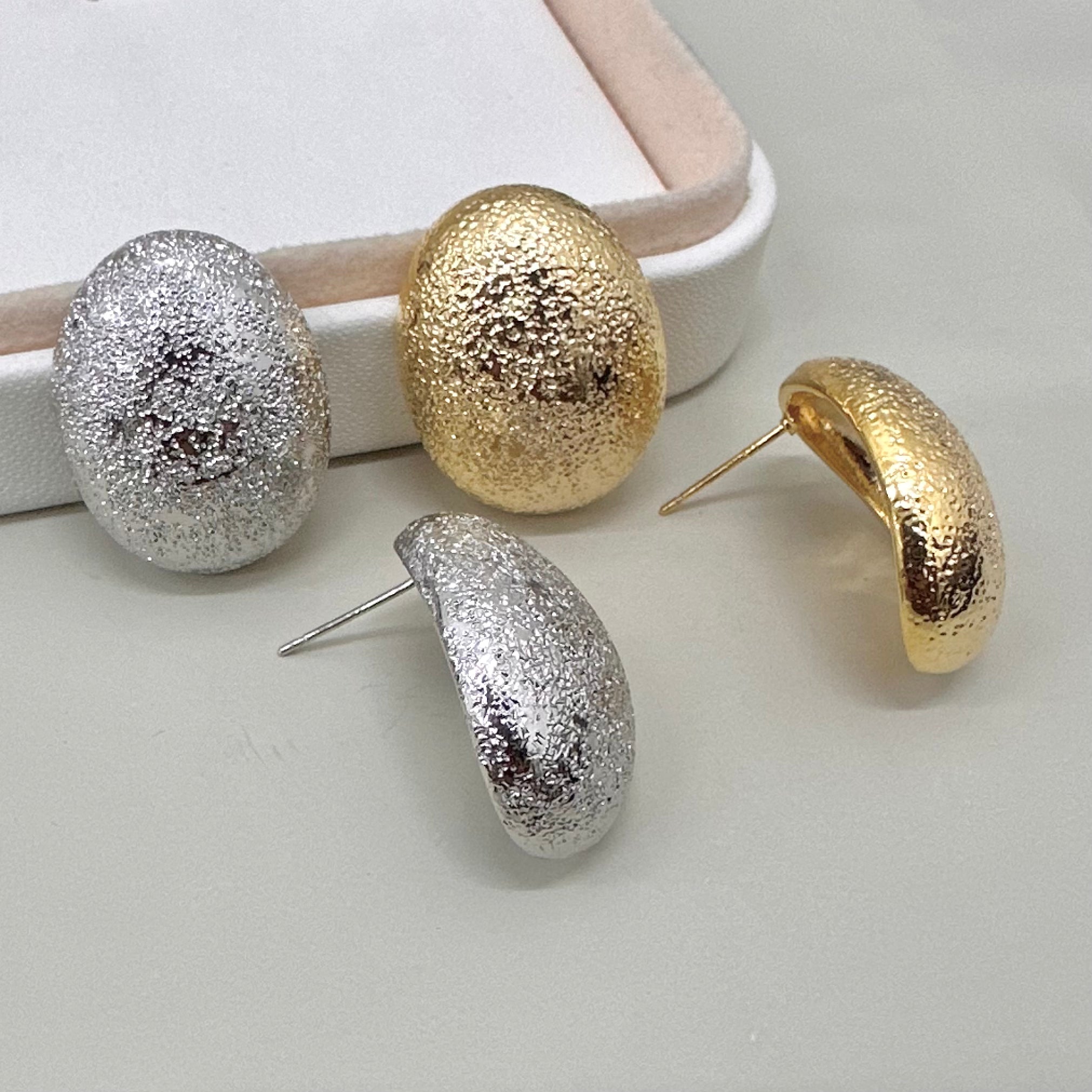 AROS BAÑO DE ORO | ESFERA OBLICUA RUGOSA | 32MM X 22MM