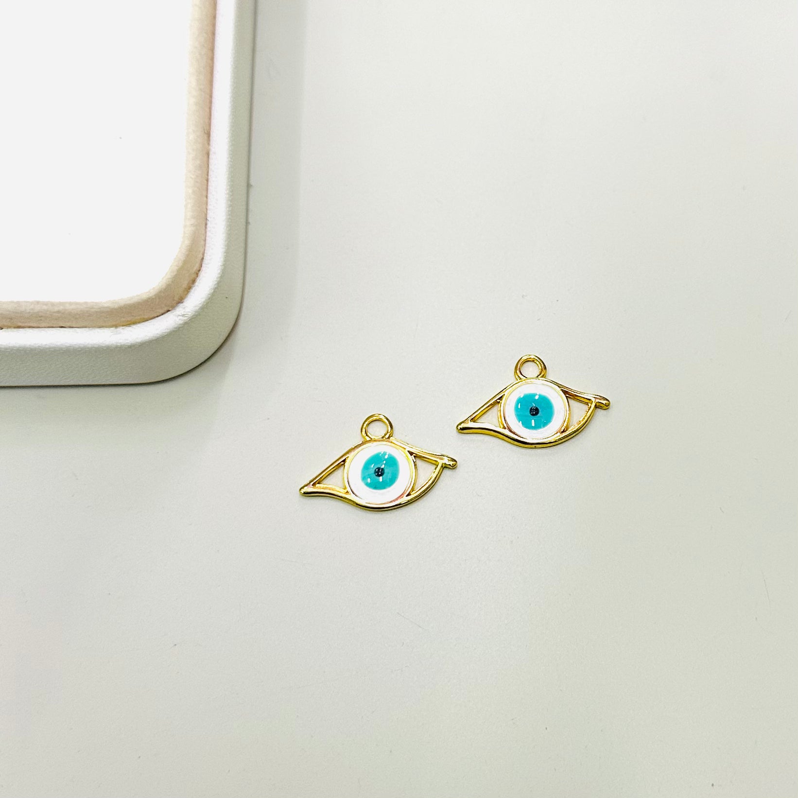 OJO DE HORUS | BAÑO DE ORO 24K | 20MM