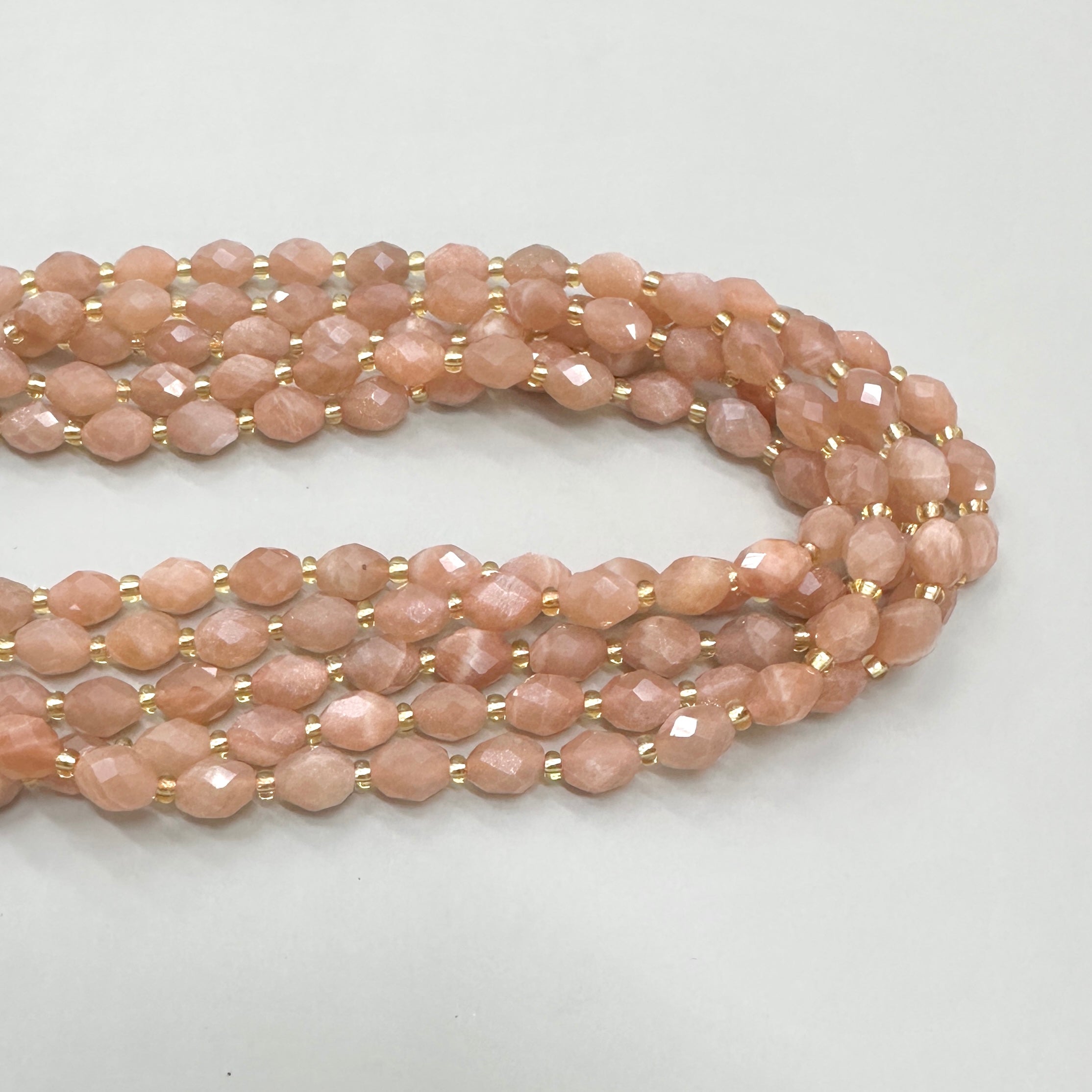 PIEDRA OVALADA FACETADA | PEACH MOONSTONE