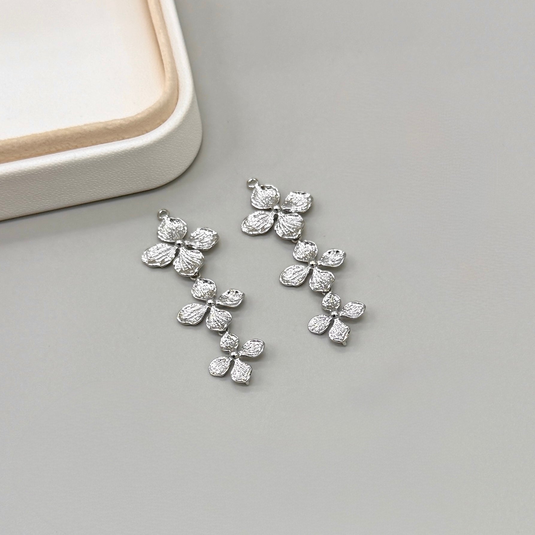 COLGANTE | FLOR 4 PETALOS | 1 UND