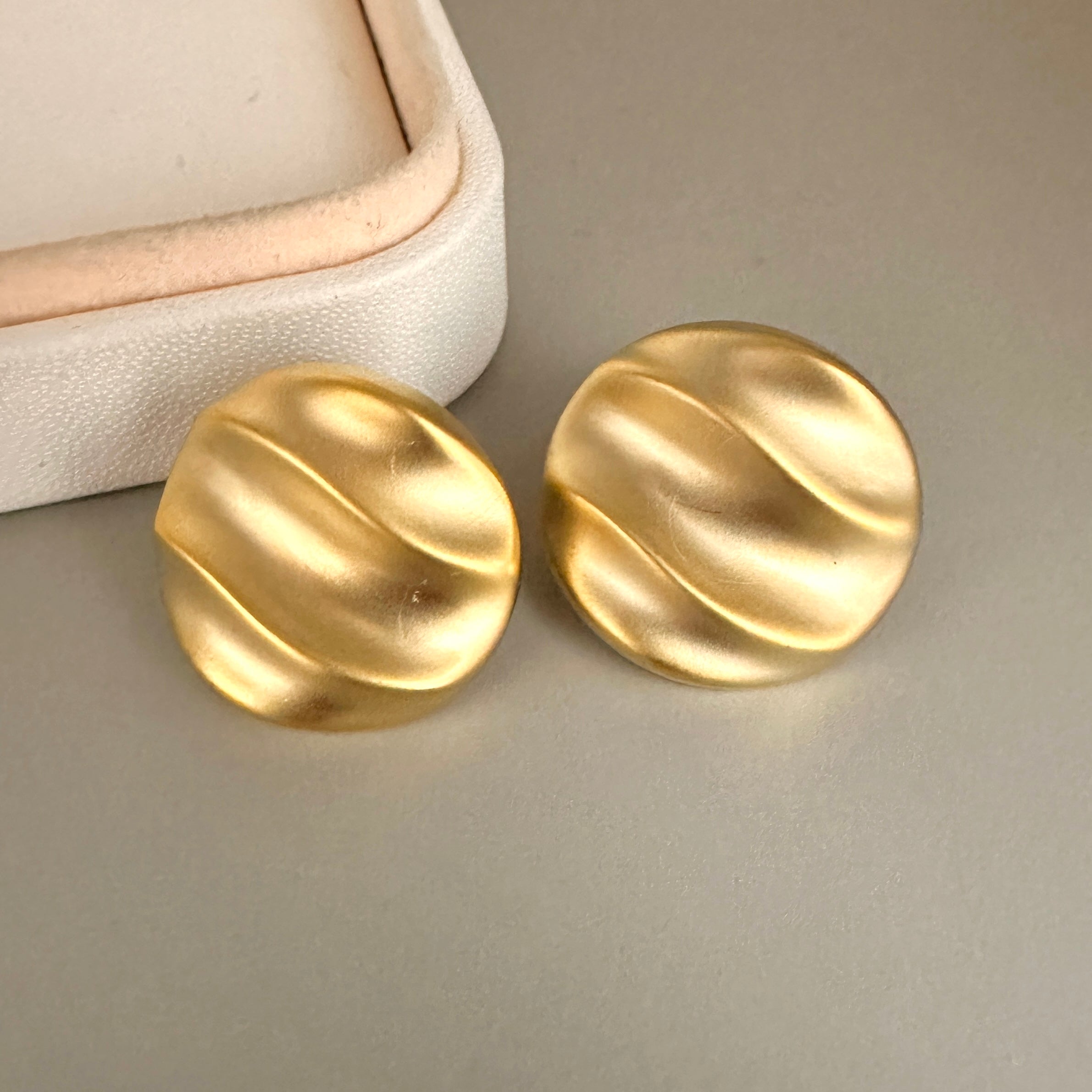 AROS | BOTON CON TEXTURA MATTE