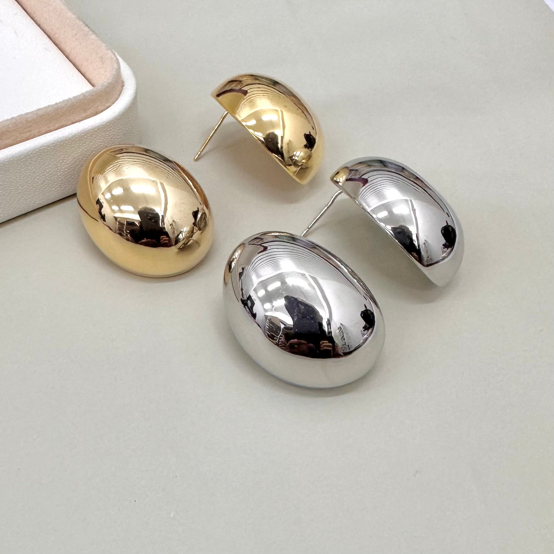 AROS BAÑO DE ORO | ESFERA OBLICUA IRREGULAR PEQUEÑA | 30MM X 20MM