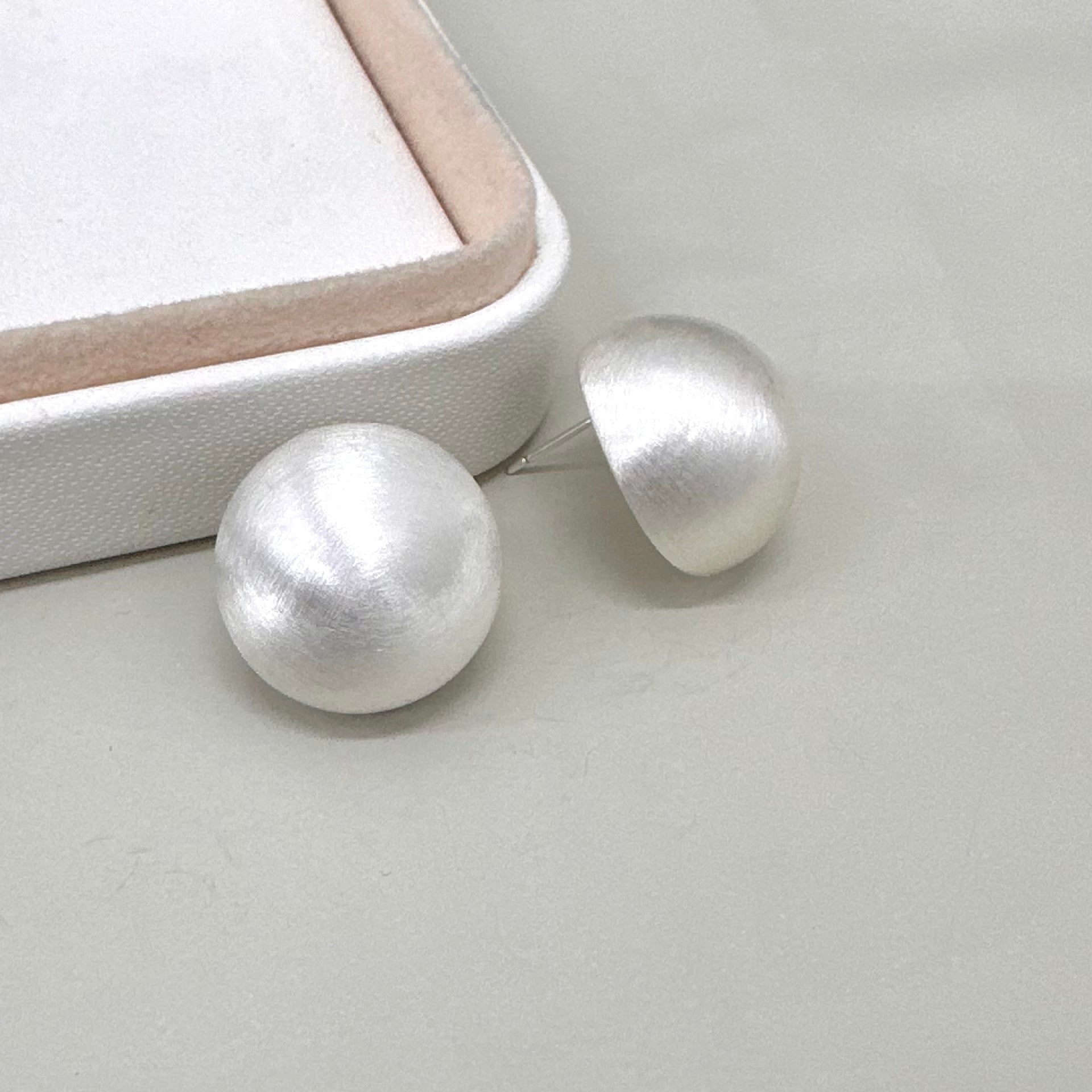 AROS BAÑO DE ORO | MEDIA ESFERA PERLADA | 20MM