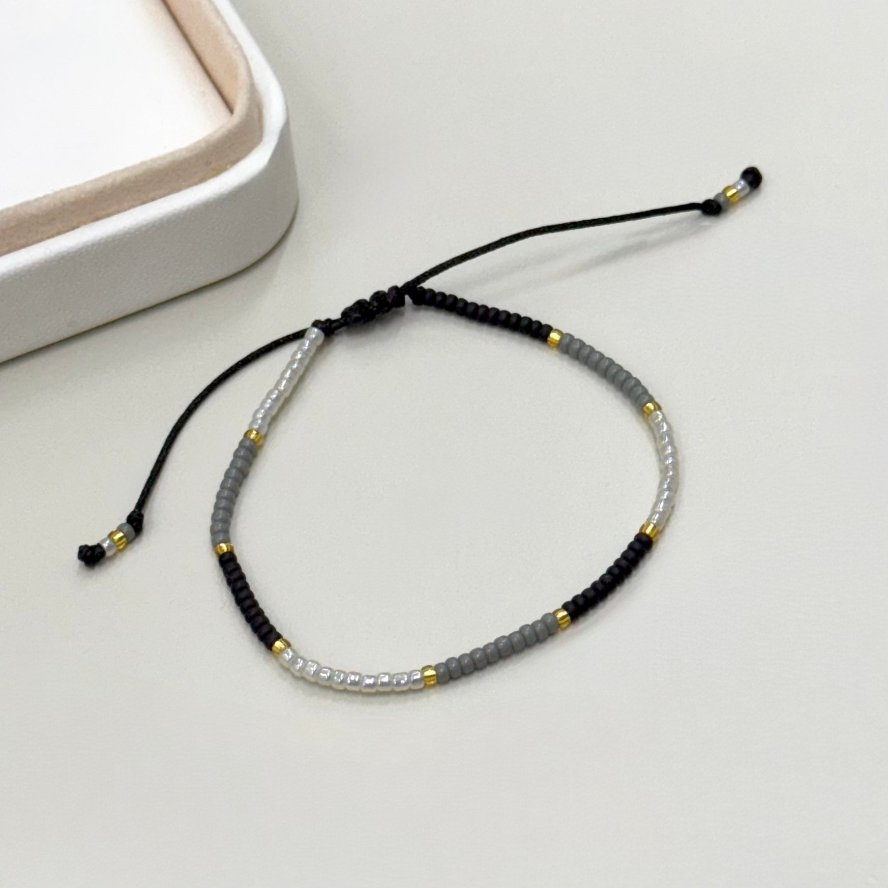 PULSERA MIX NEGRO Y GRIS | LUNAM