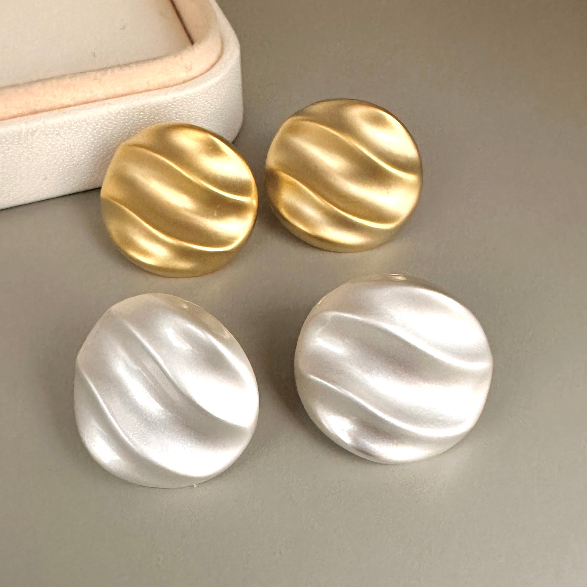 AROS | BOTON CON TEXTURA MATTE