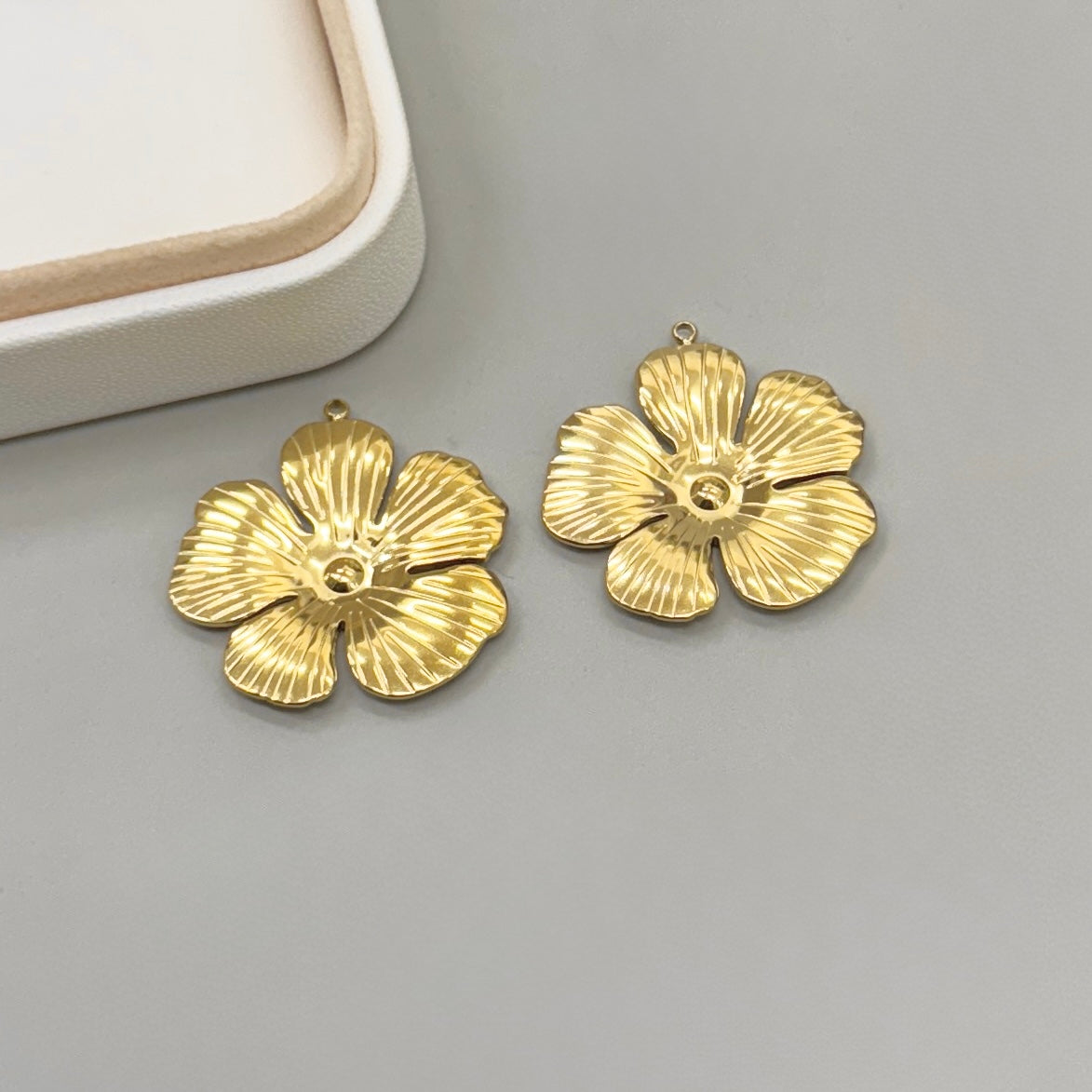 COLGANTE FLOR | 30MM | 1 UND