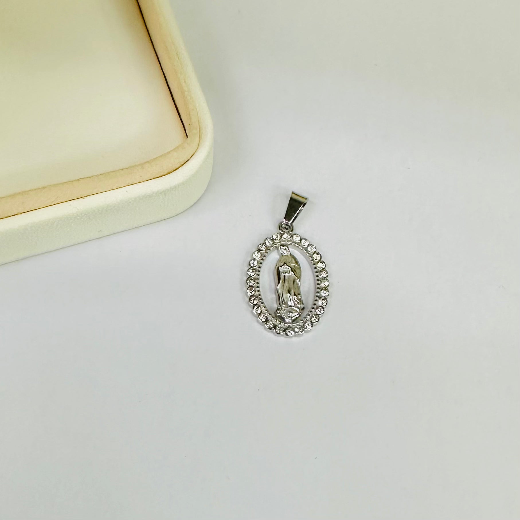 COLGANTE RELIGIOSO | VIRGEN DISEÑO OVALADO