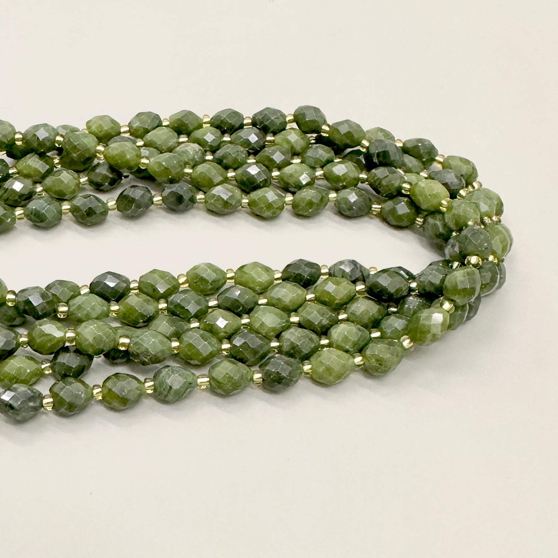 PIEDRA OVALADA FACETADA | JADE DEL SUR