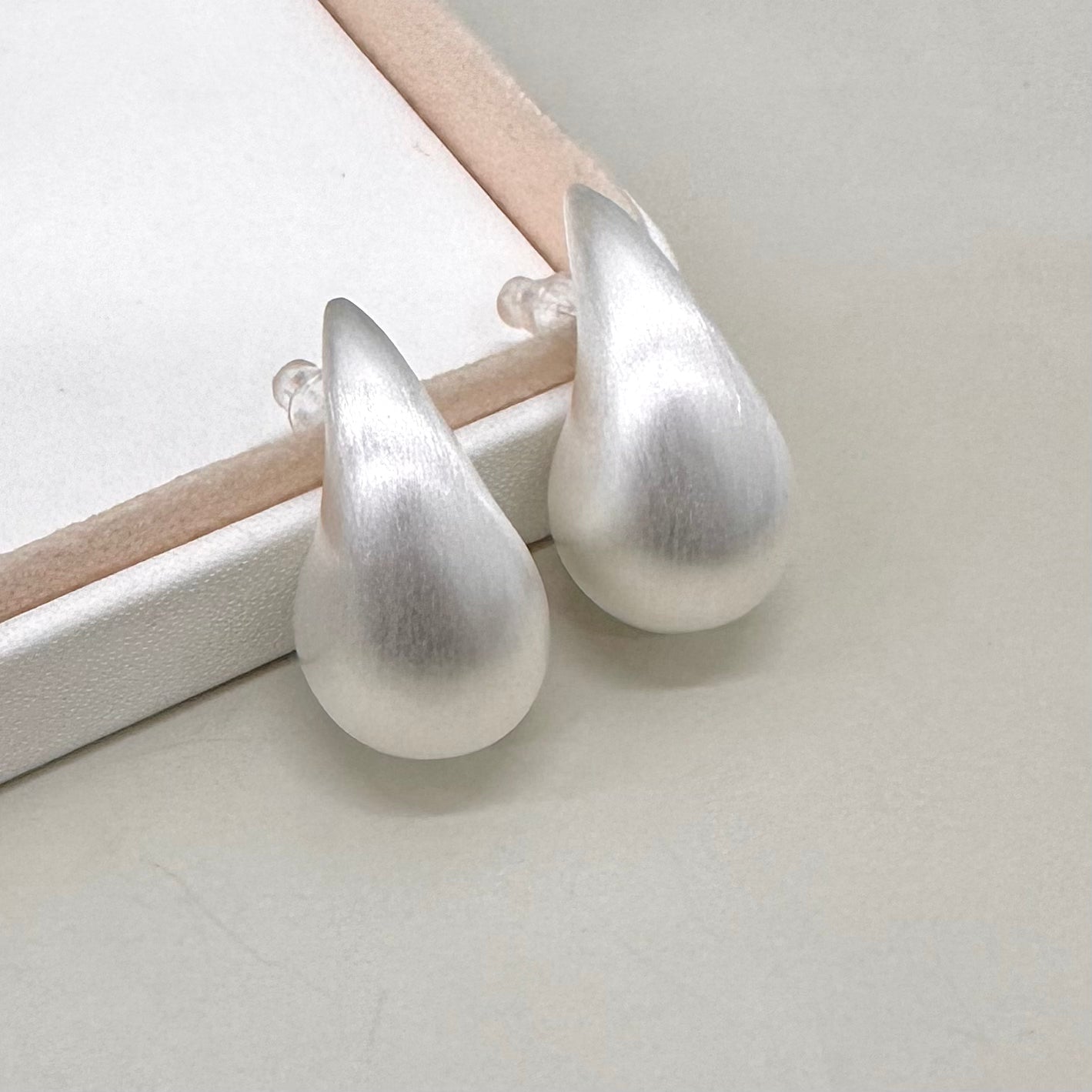 AROS BAÑO DE ORO | GOTA CURVA PERLADA | 35MM X 16MM