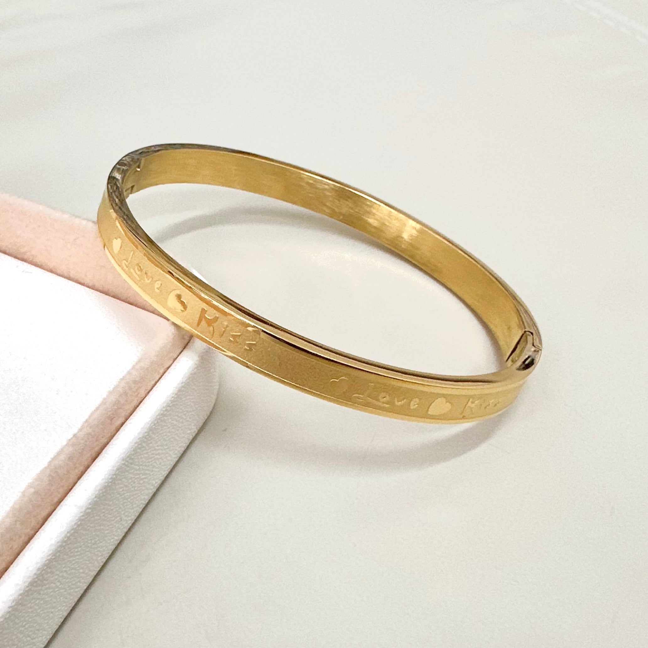 PULSERA RIGIDA | GRABADO LOVE KISS