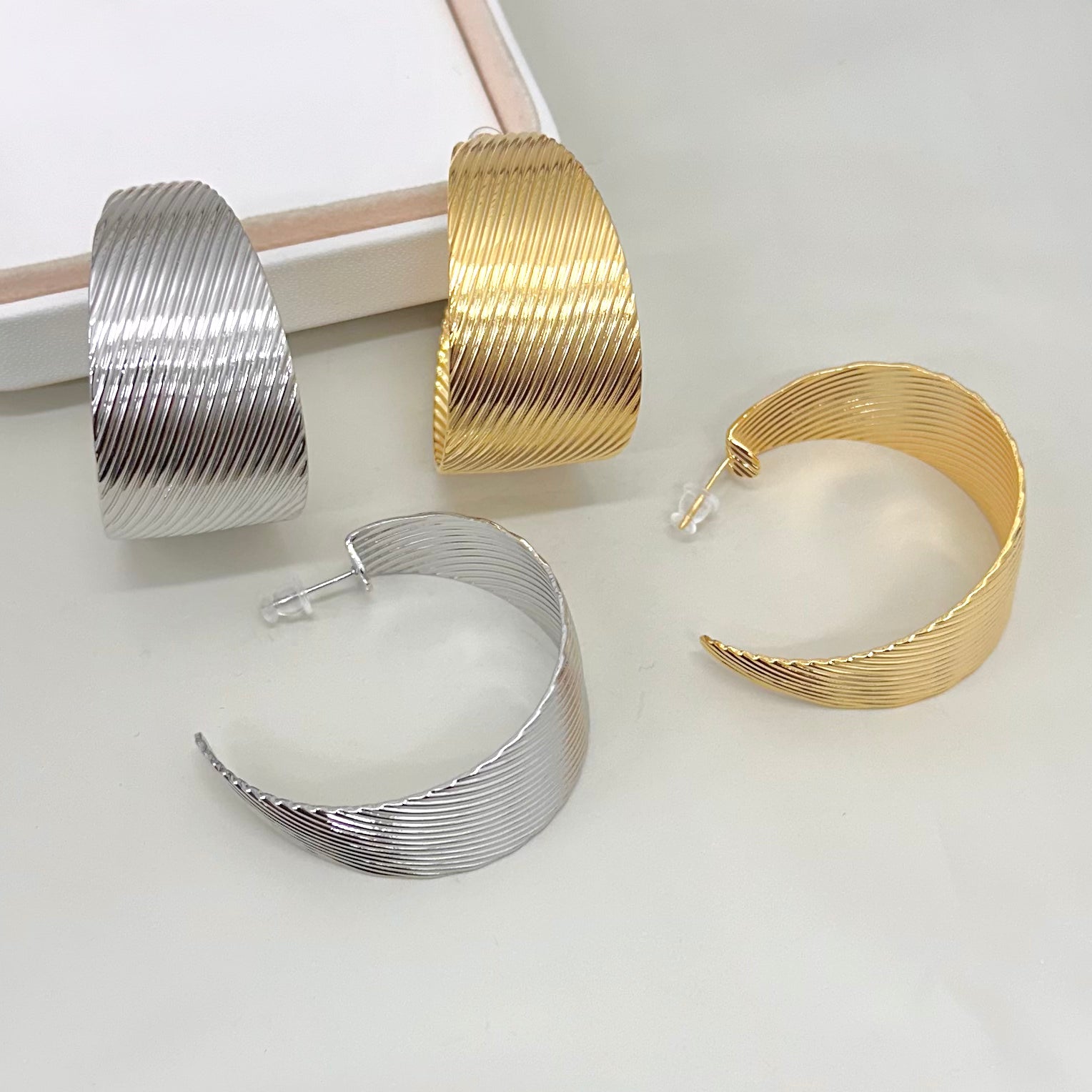 AROS BAÑO DE ORO | ARGOLLAS CON GRABADO | 40MM X 25MM