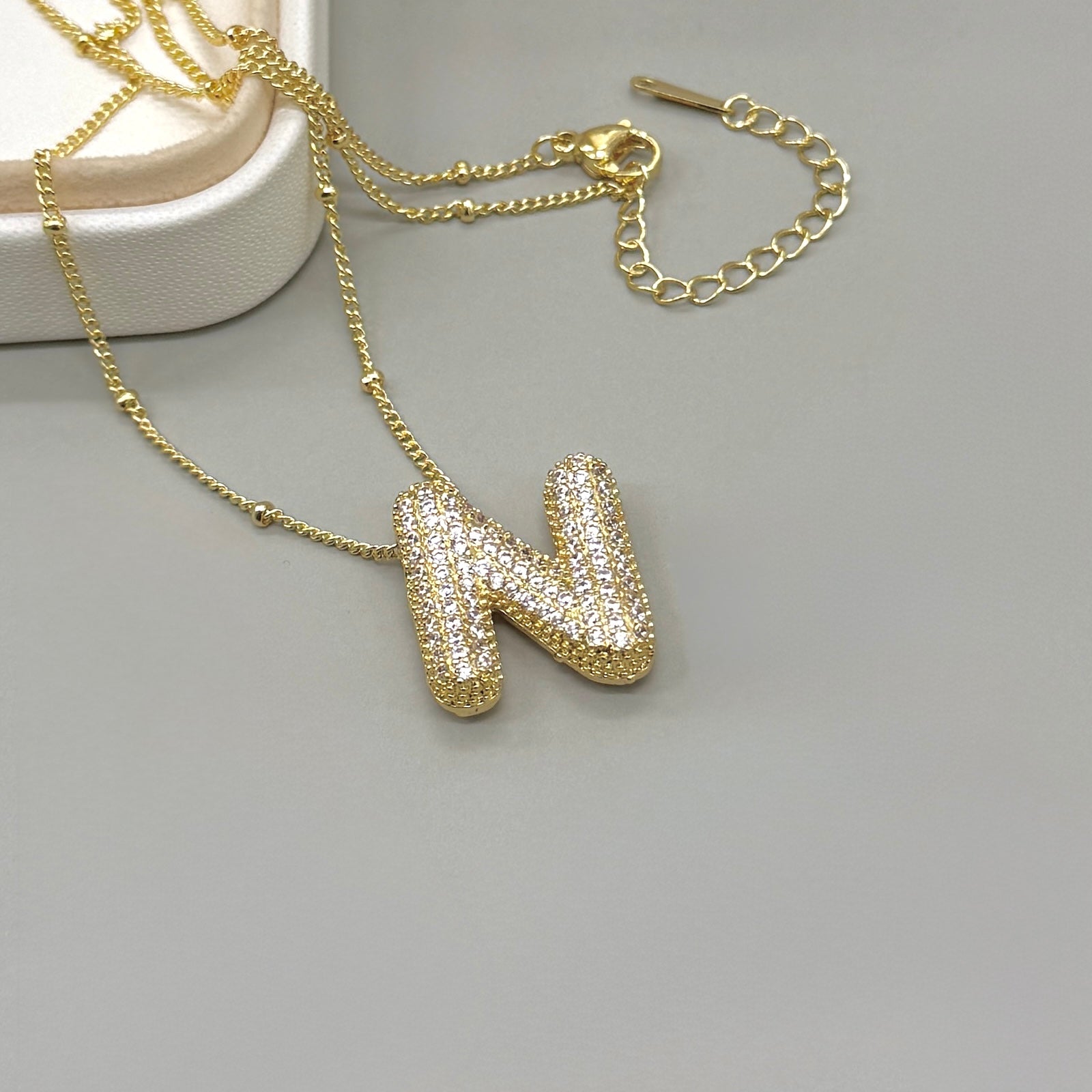 COLLAR | CADENA CON BOLITA Y LETRA