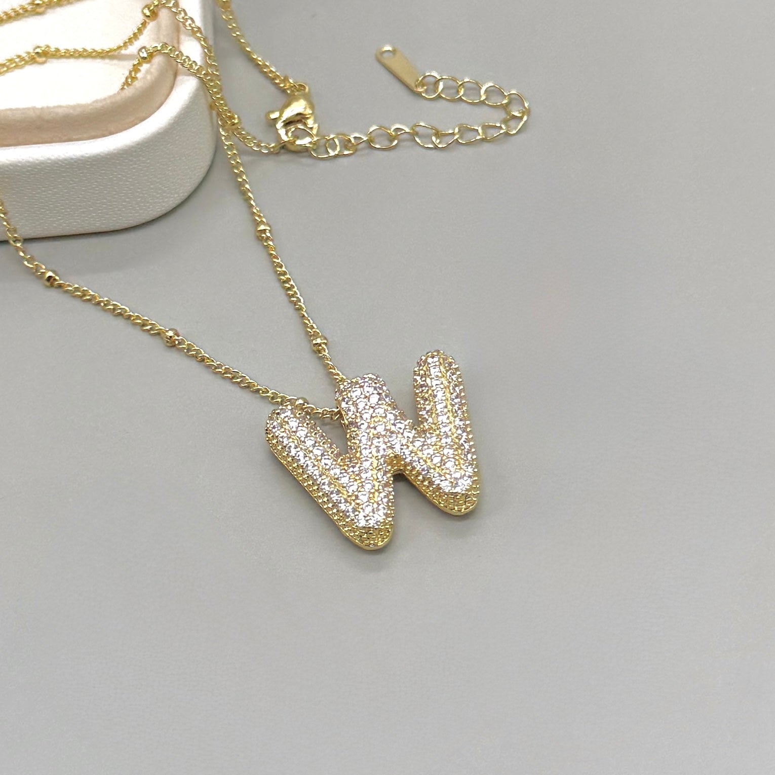 COLLAR | CADENA CON BOLITA Y LETRA