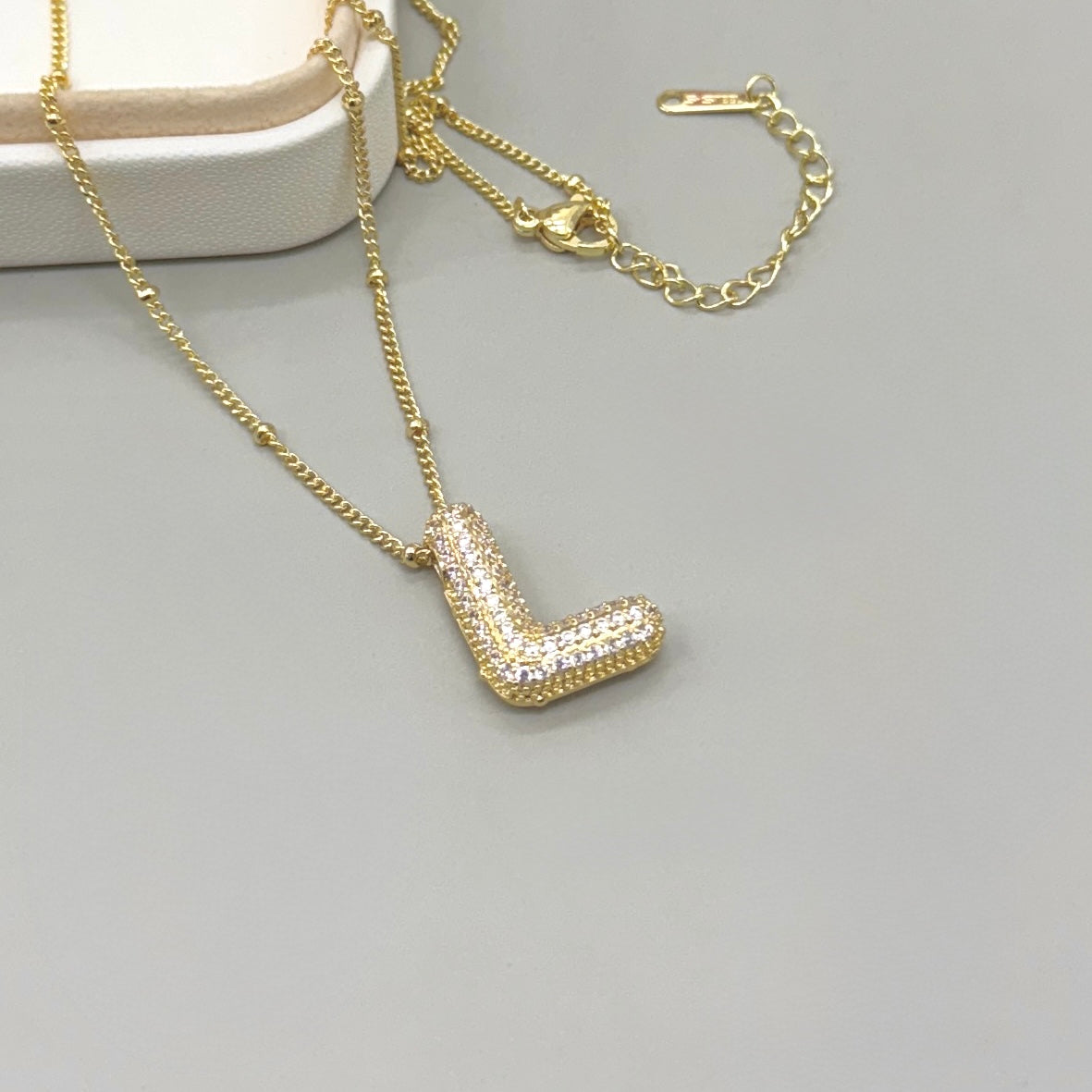 COLLAR | CADENA CON BOLITA Y LETRA