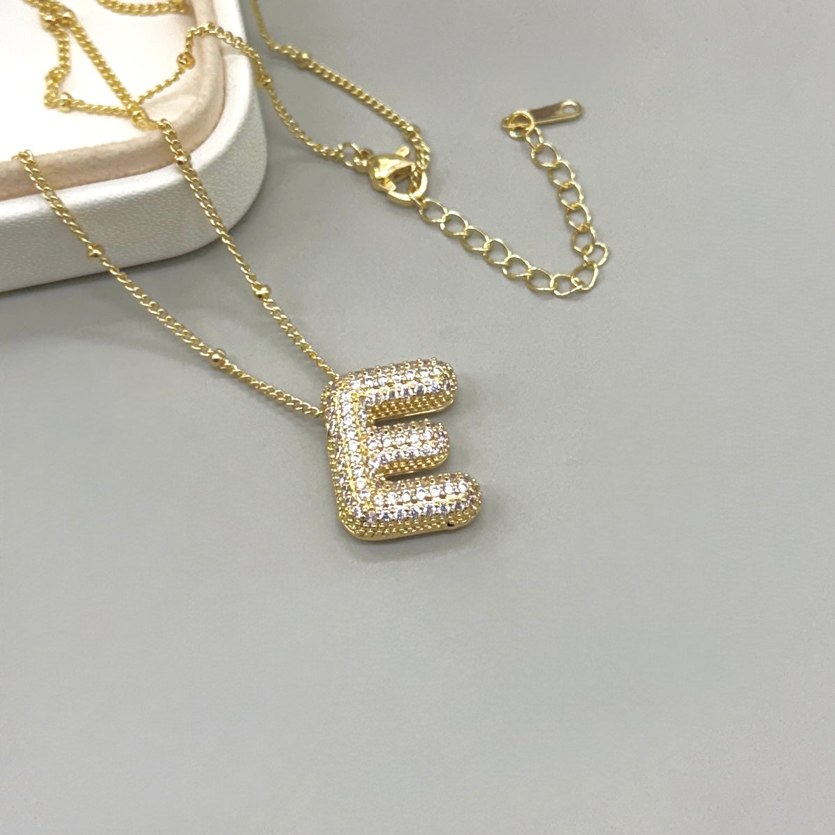 COLLAR | CADENA CON BOLITA Y LETRA