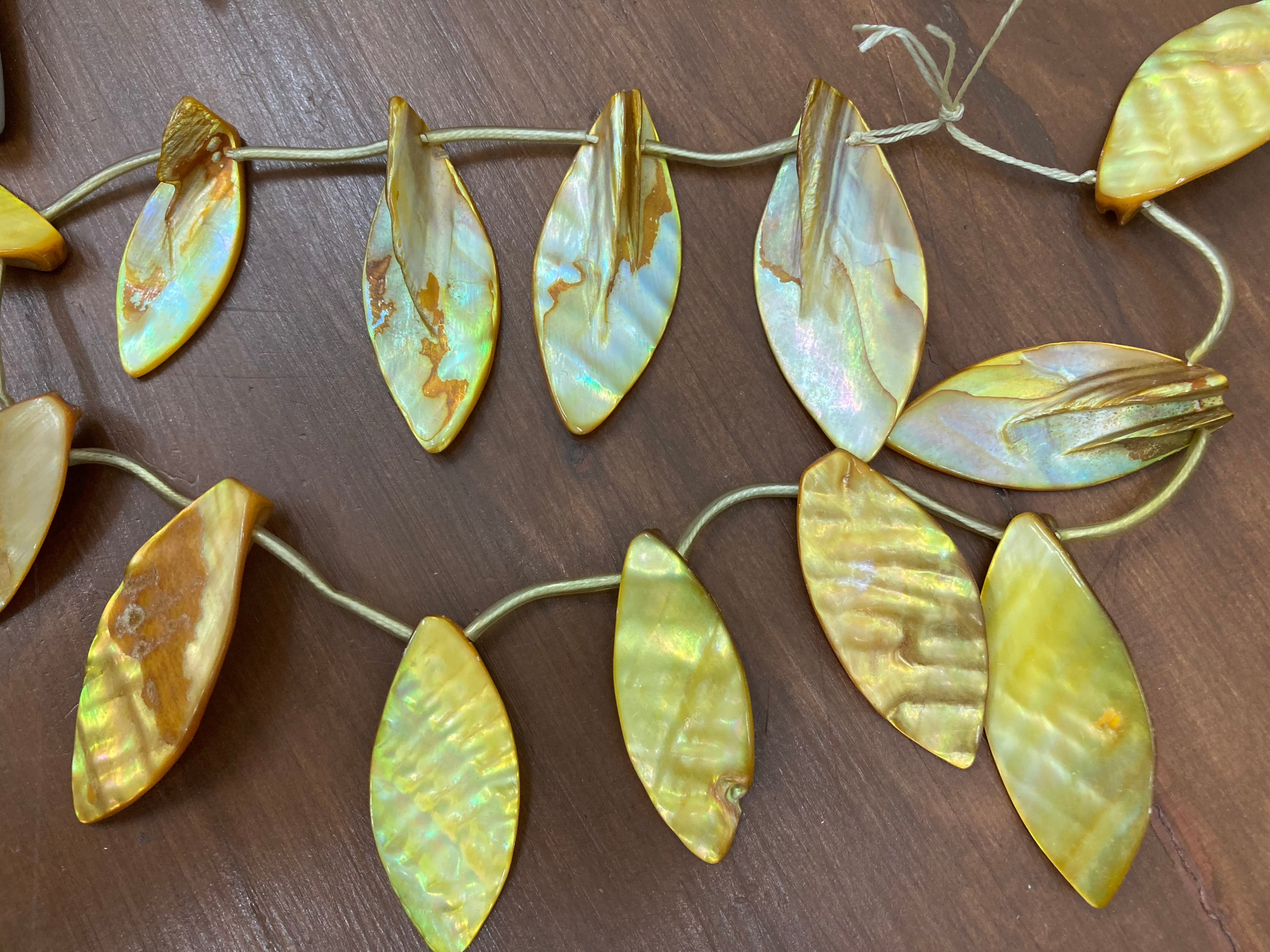 HOJAS DE NACAR | 4CM | AMARILLA