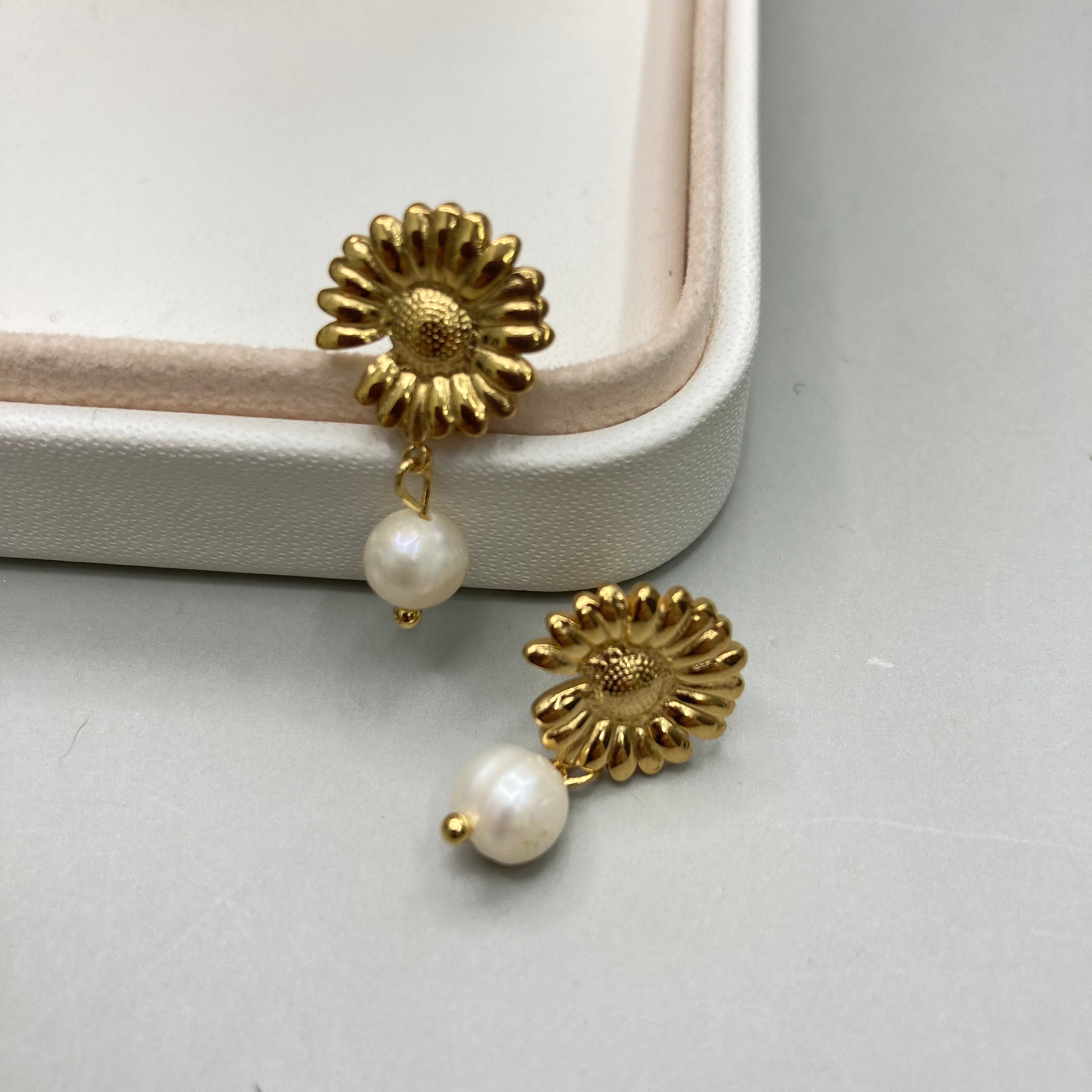 AROS | MARGARITA DORADA CON COLGANTE DE PERLA