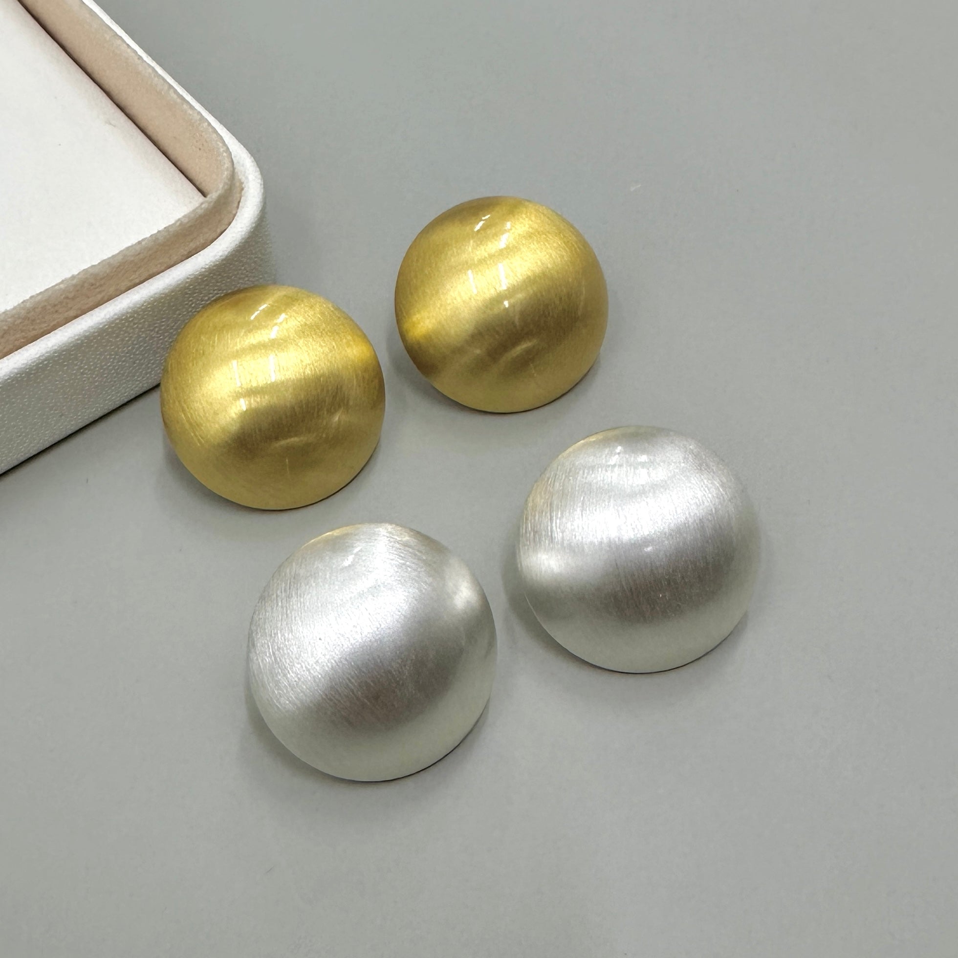 AROS BAÑO DE ORO | MEDIA ESFERA PERLADA| 25MM