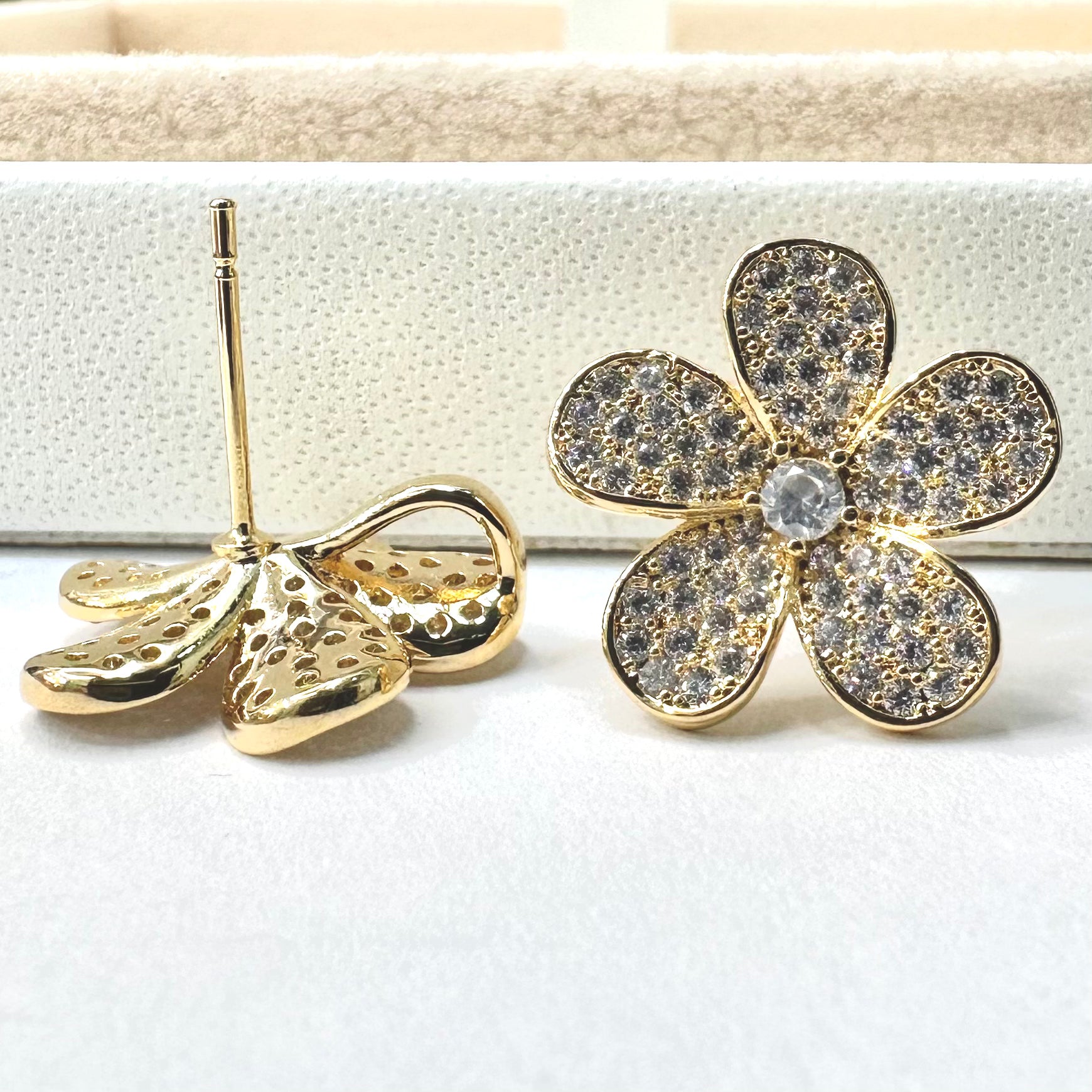 BASE DE ARO | FLOR | BAÑO ORO 18K Y CIRCON | 16.3MM