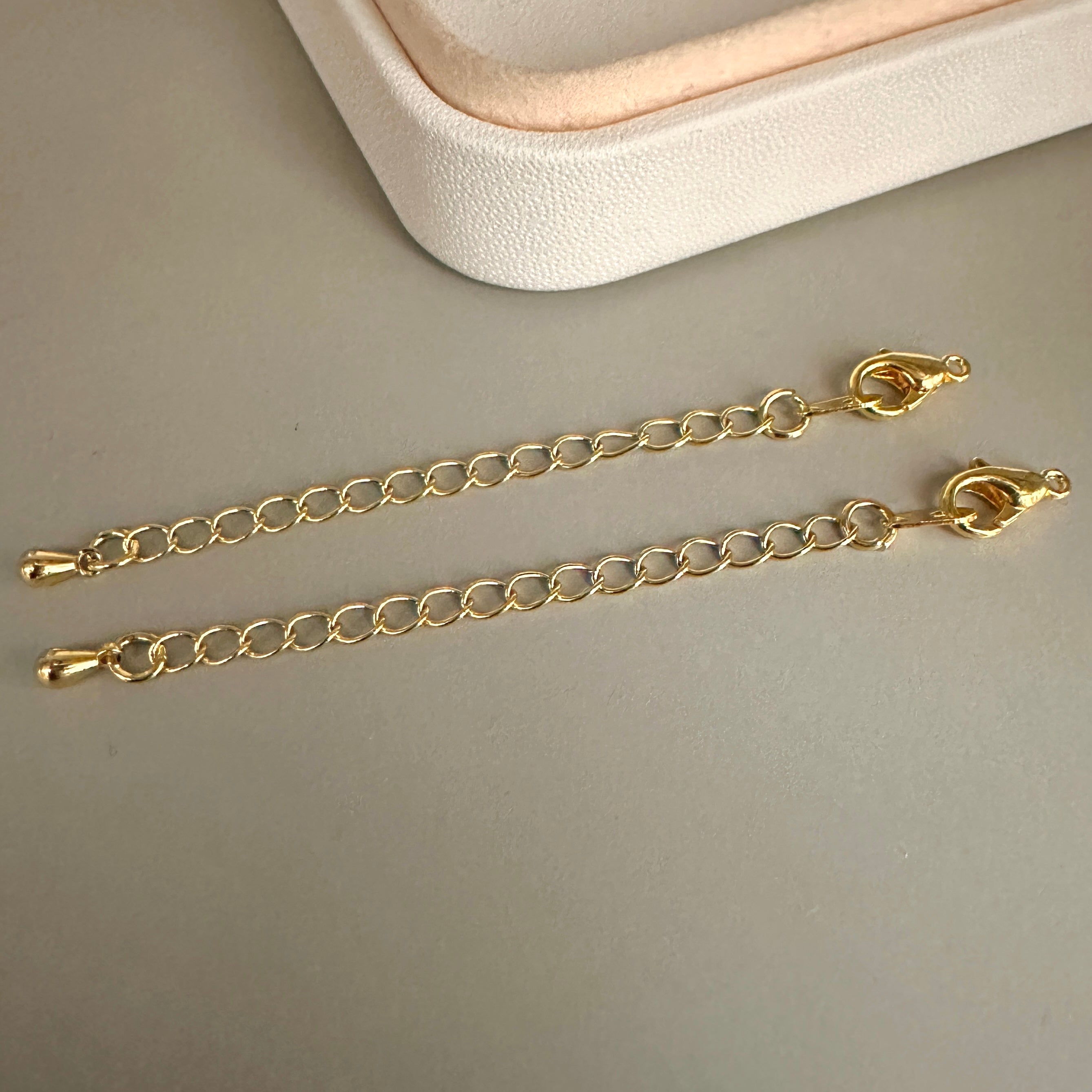 BROCHE CON CADENA DE EXTENSION