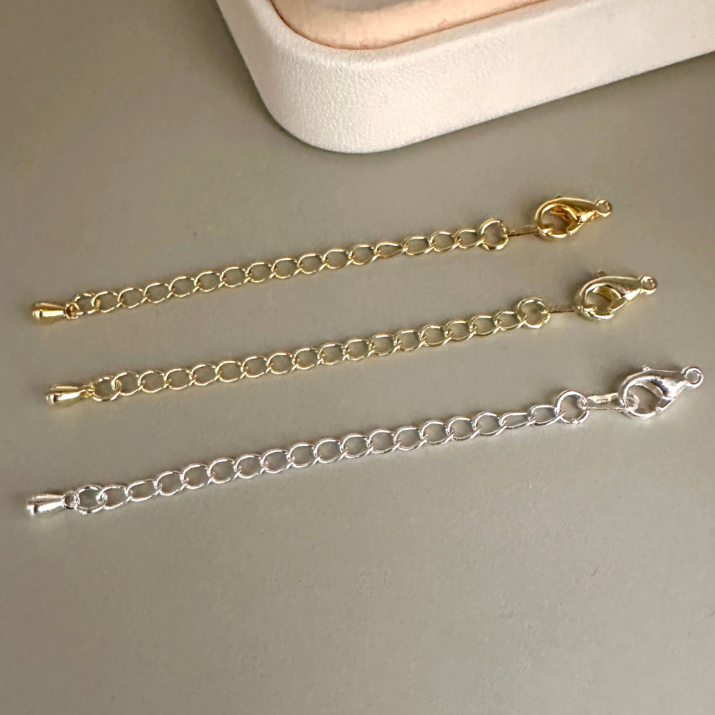 BROCHE CON CADENA DE EXTENSION