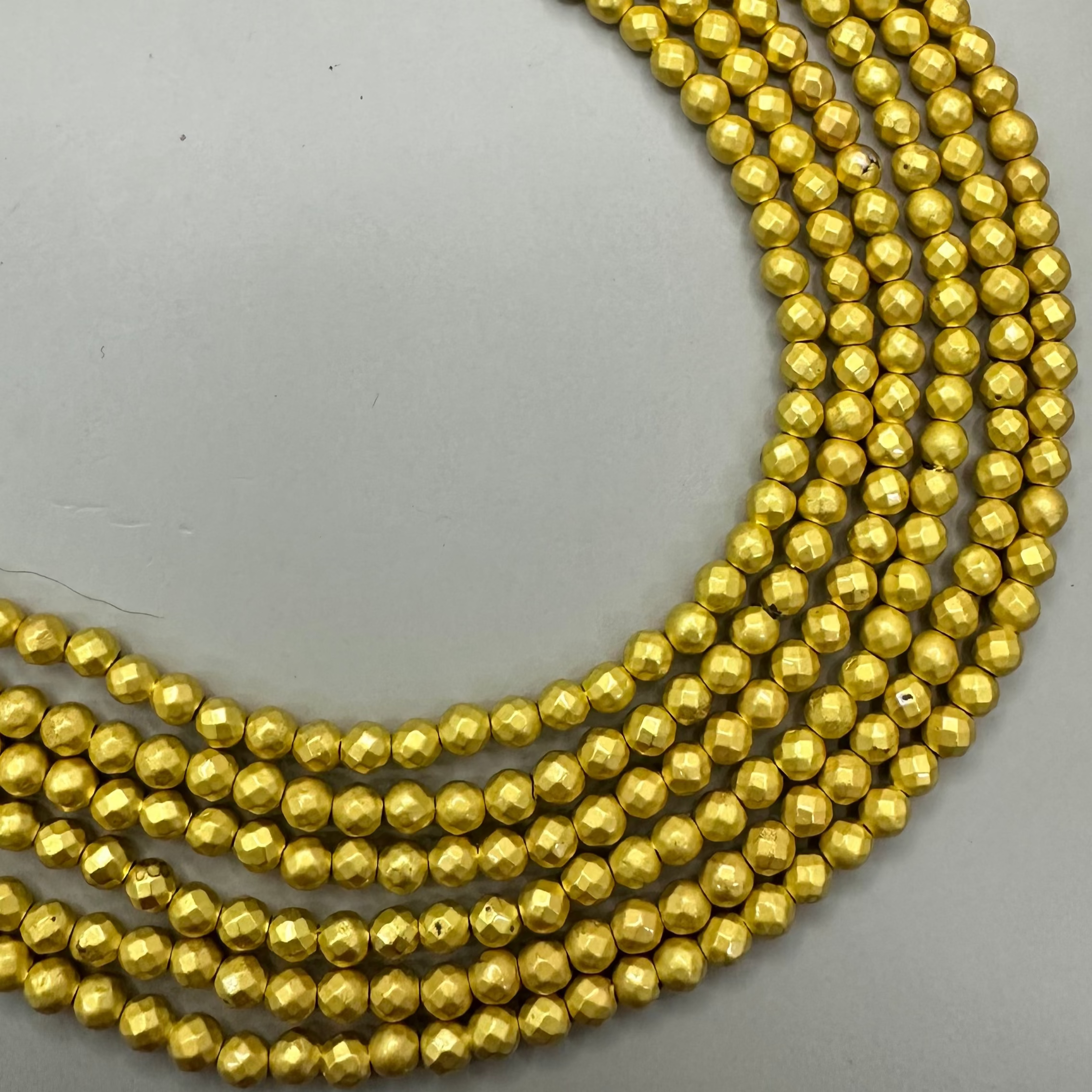 HEMATITA FROST FACETADA | 3.5MM | DORADO