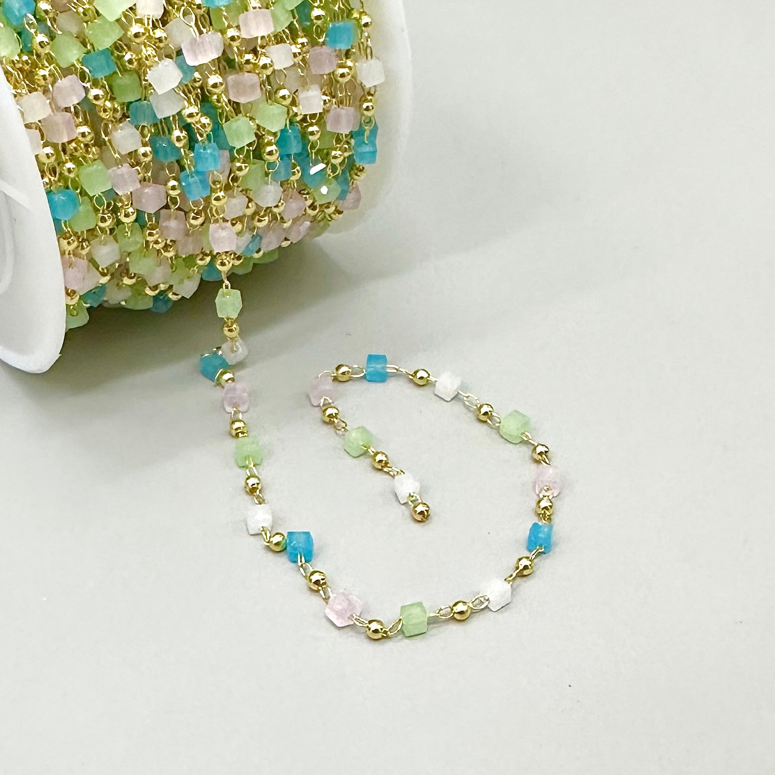 CADENA CON CUBOS DE CRISTAL | MULTICOLOR OPALECENTE | 50CM