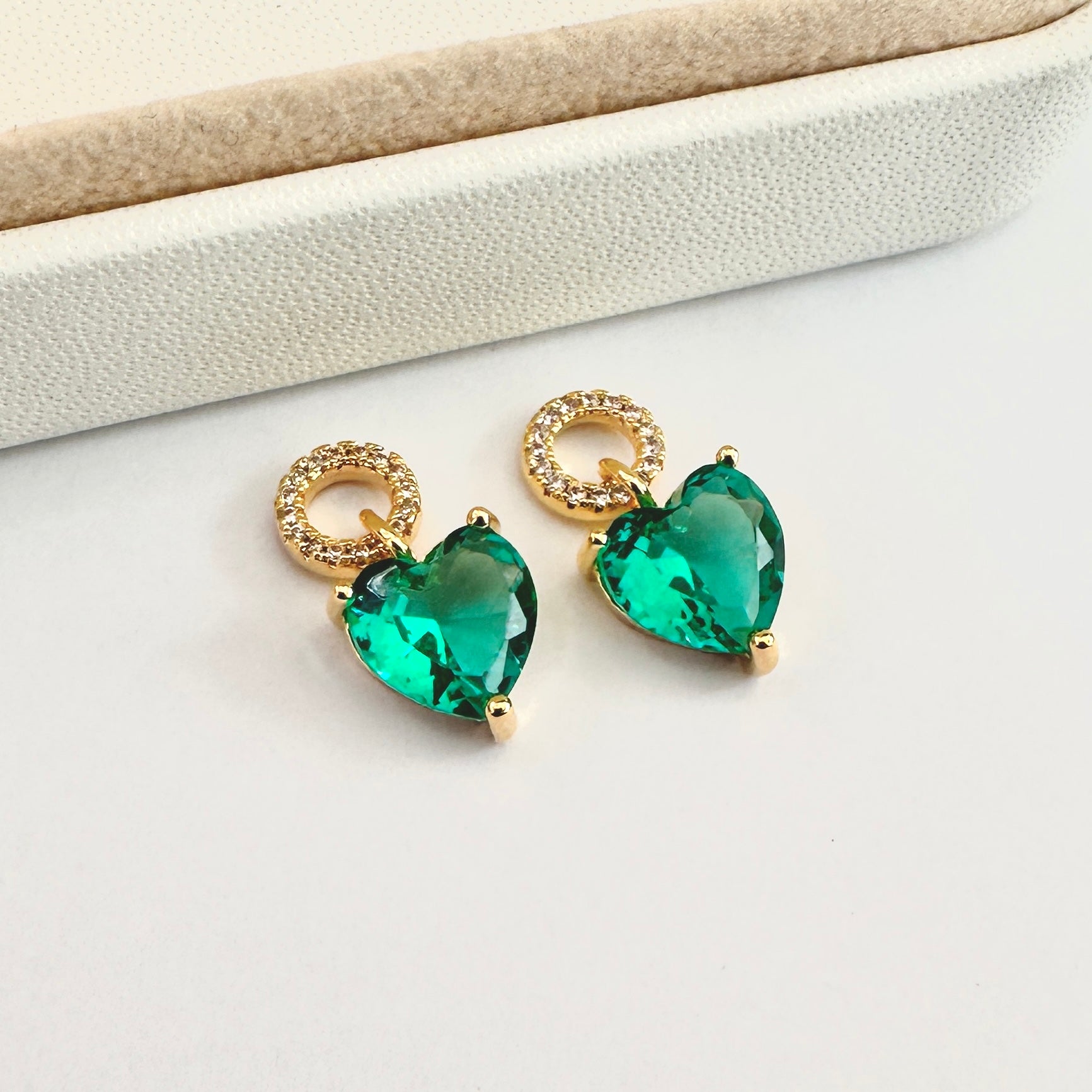 COLGANTE CORAZON | CIRCONITA VERDE | BAÑO DE ORO 14K | 19MM |C6 |