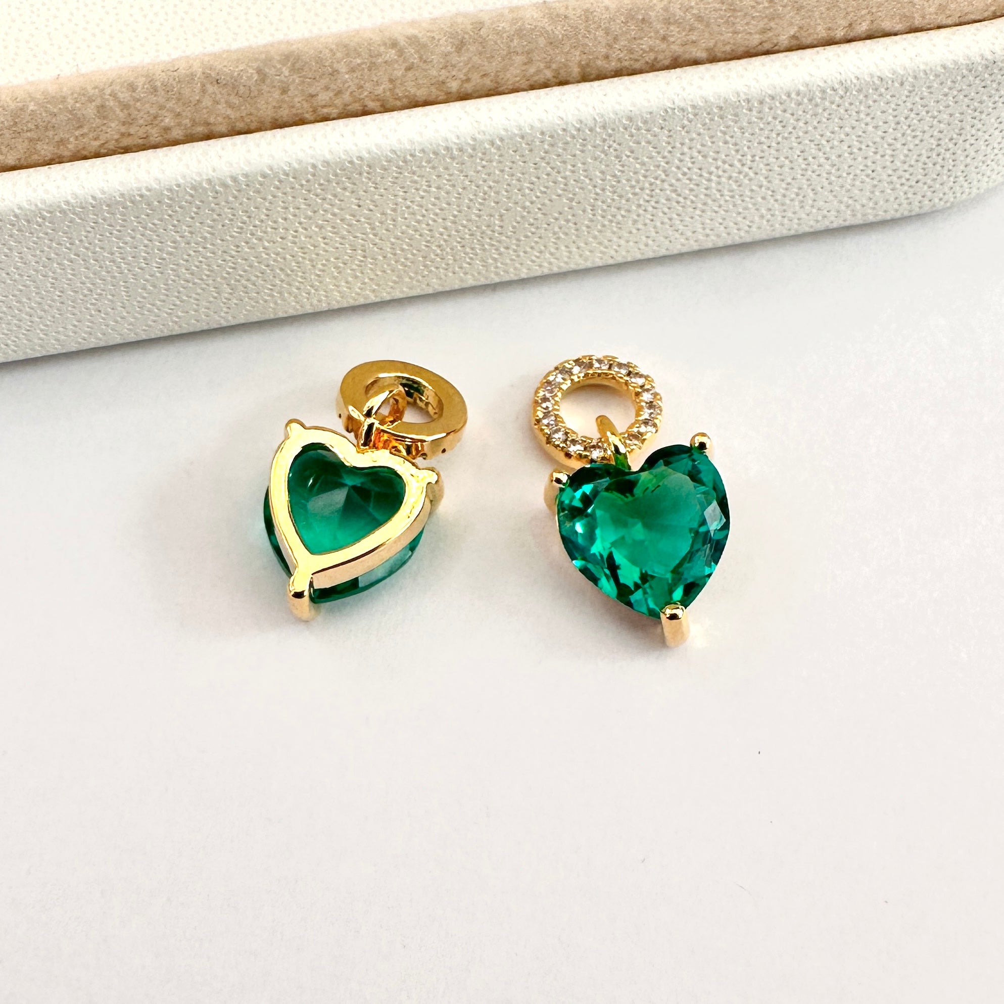 COLGANTE CORAZON | CIRCONITA VERDE | BAÑO DE ORO 14K | 19MM |C6 |