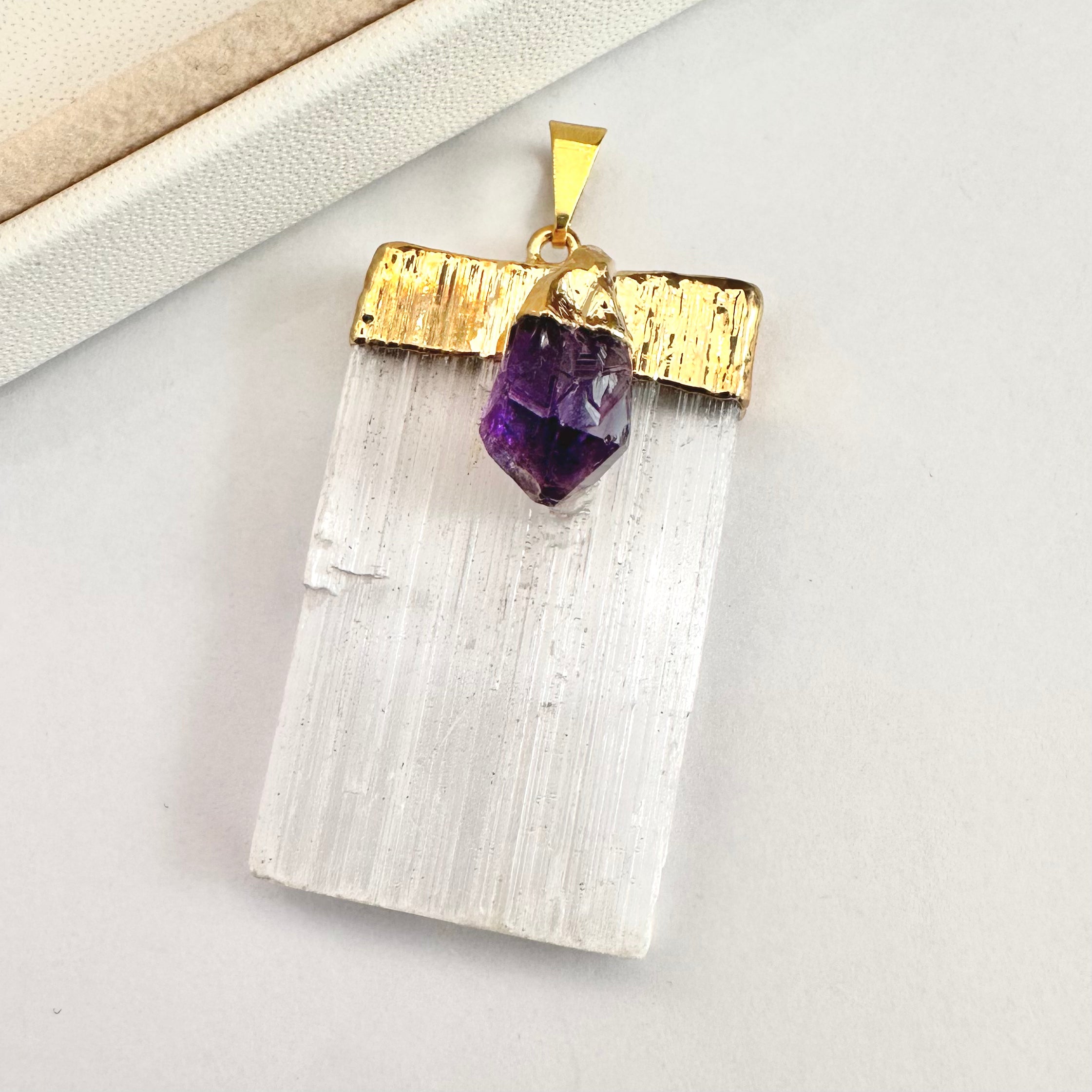 COLGANTE ROCA CUARZO | AMATISTA | DORADO | 50MM