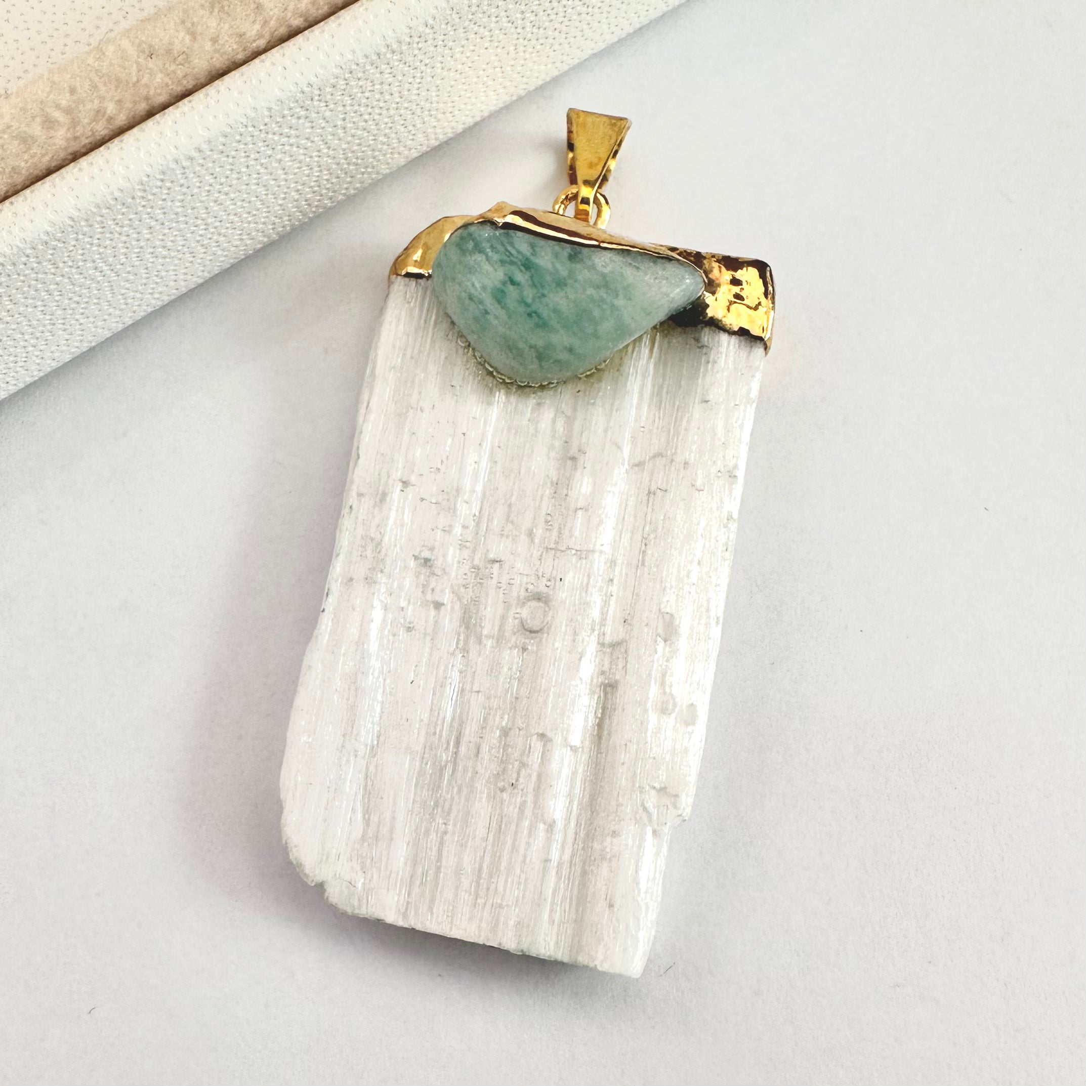 COLGANTE ROCA CUARZO | AMAZONITA | DORADO | 50MM