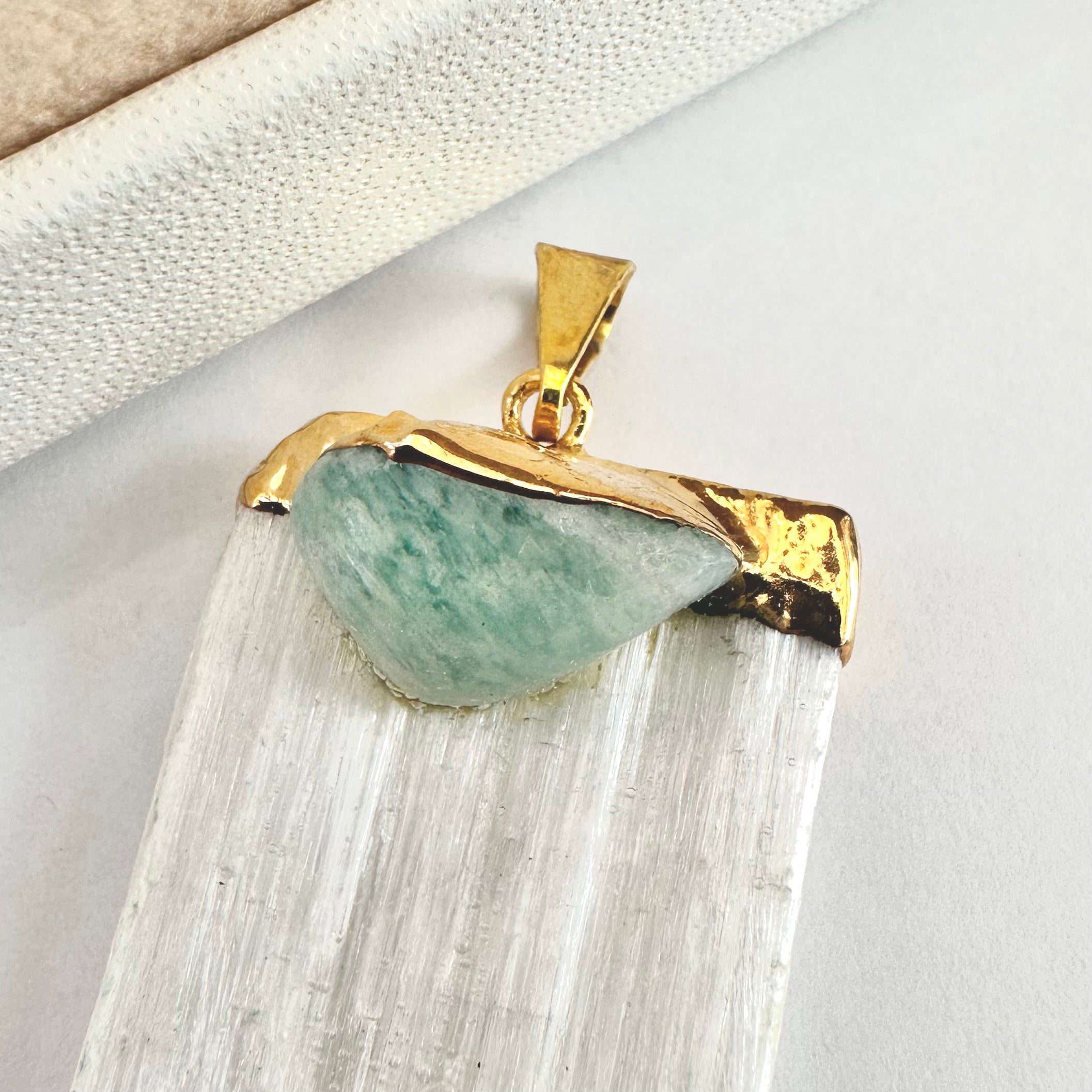 COLGANTE ROCA CUARZO | AMAZONITA | DORADO | 50MM
