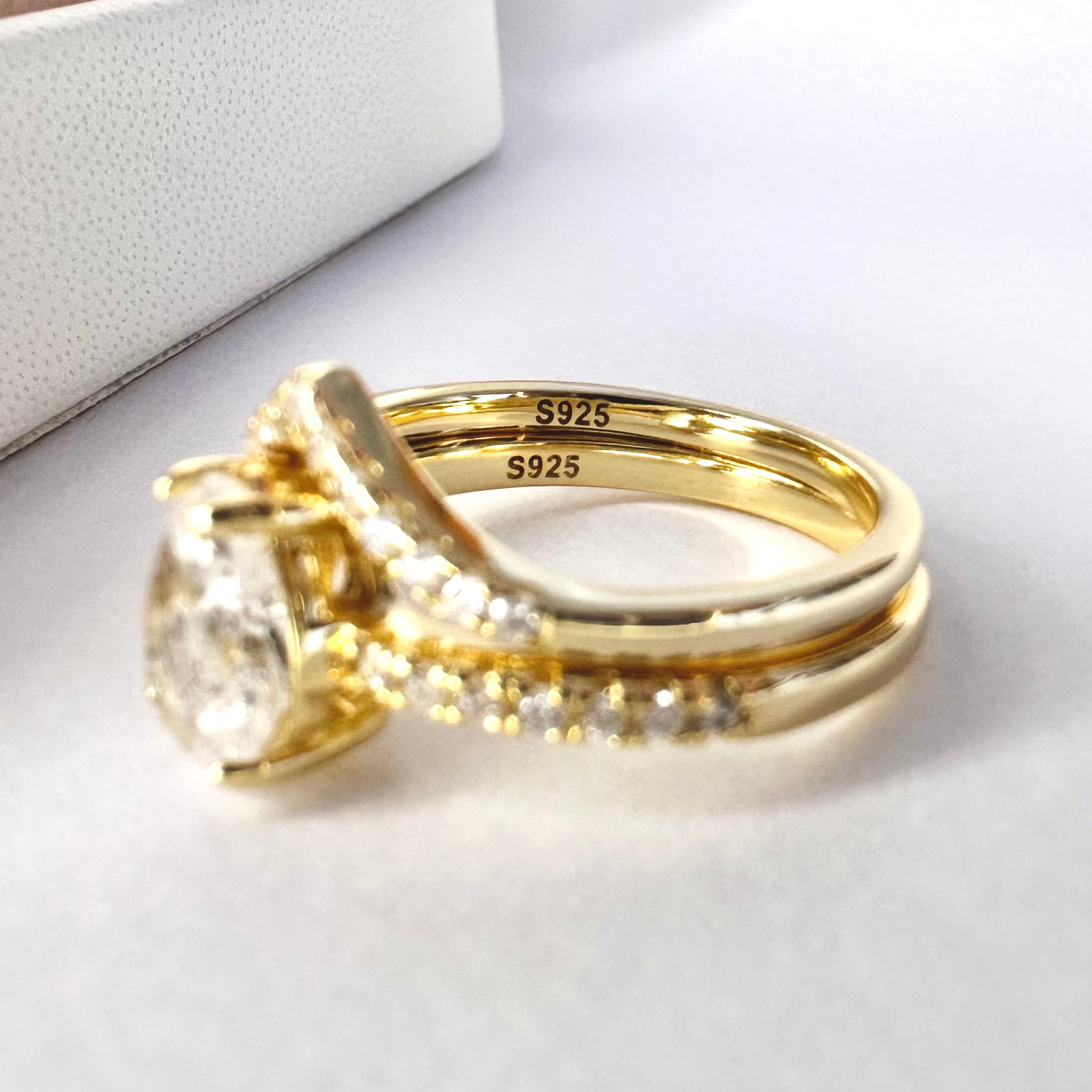 ANILLO “REINA” | DIAMANTE HERKIMER | BAÑO DE ORO 14K