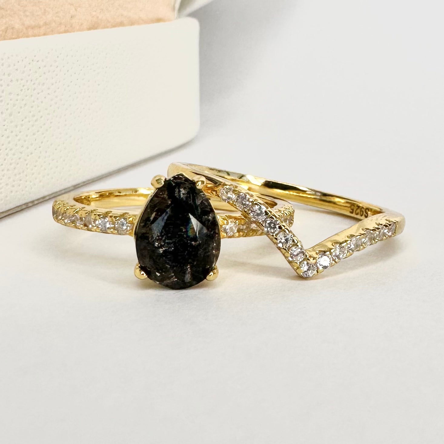 ANILLO “REINA” | DIAMANTE HERKIMER | BAÑO DE ORO 14K