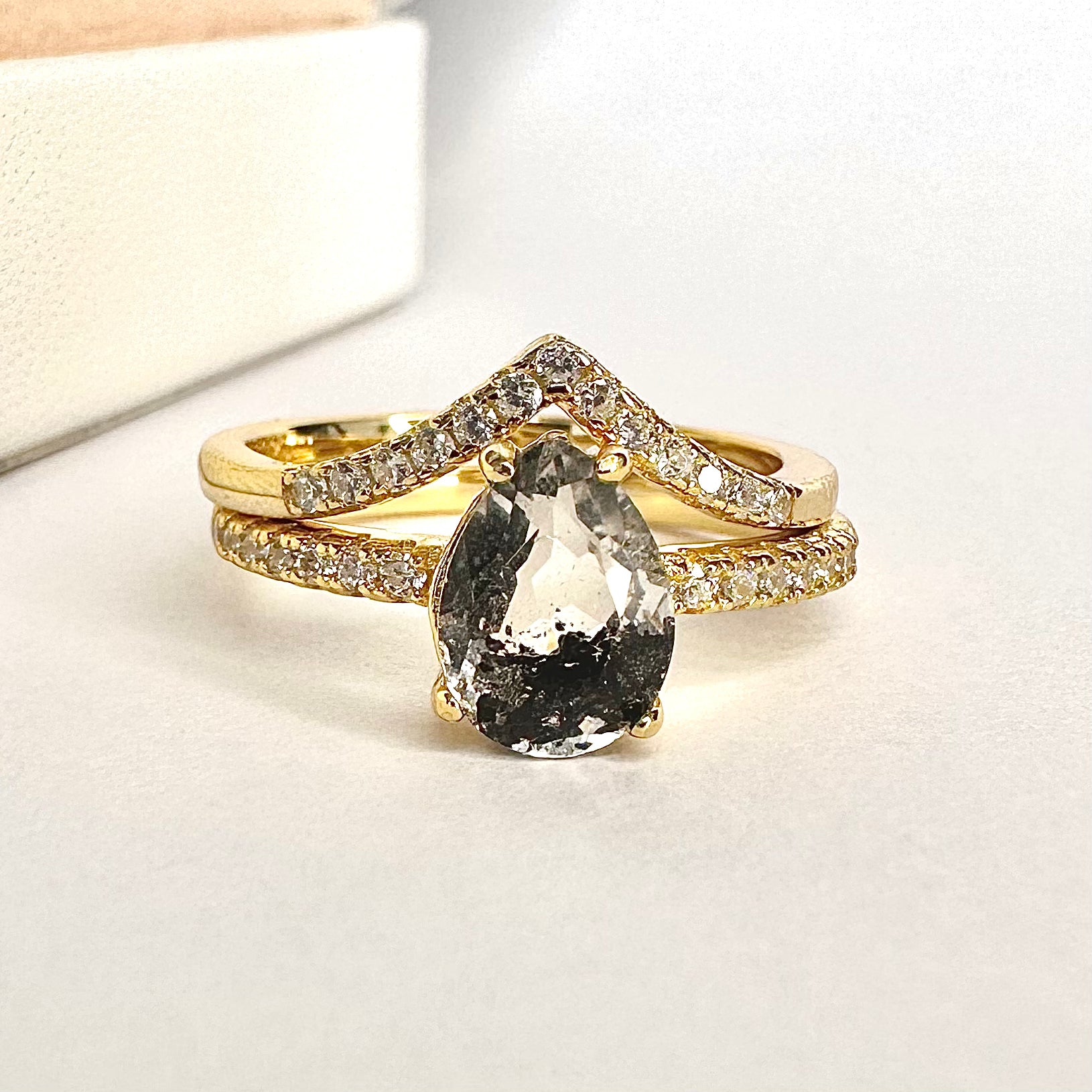 ANILLO “REINA” | DIAMANTE HERKIMER | BAÑO DE ORO 14K