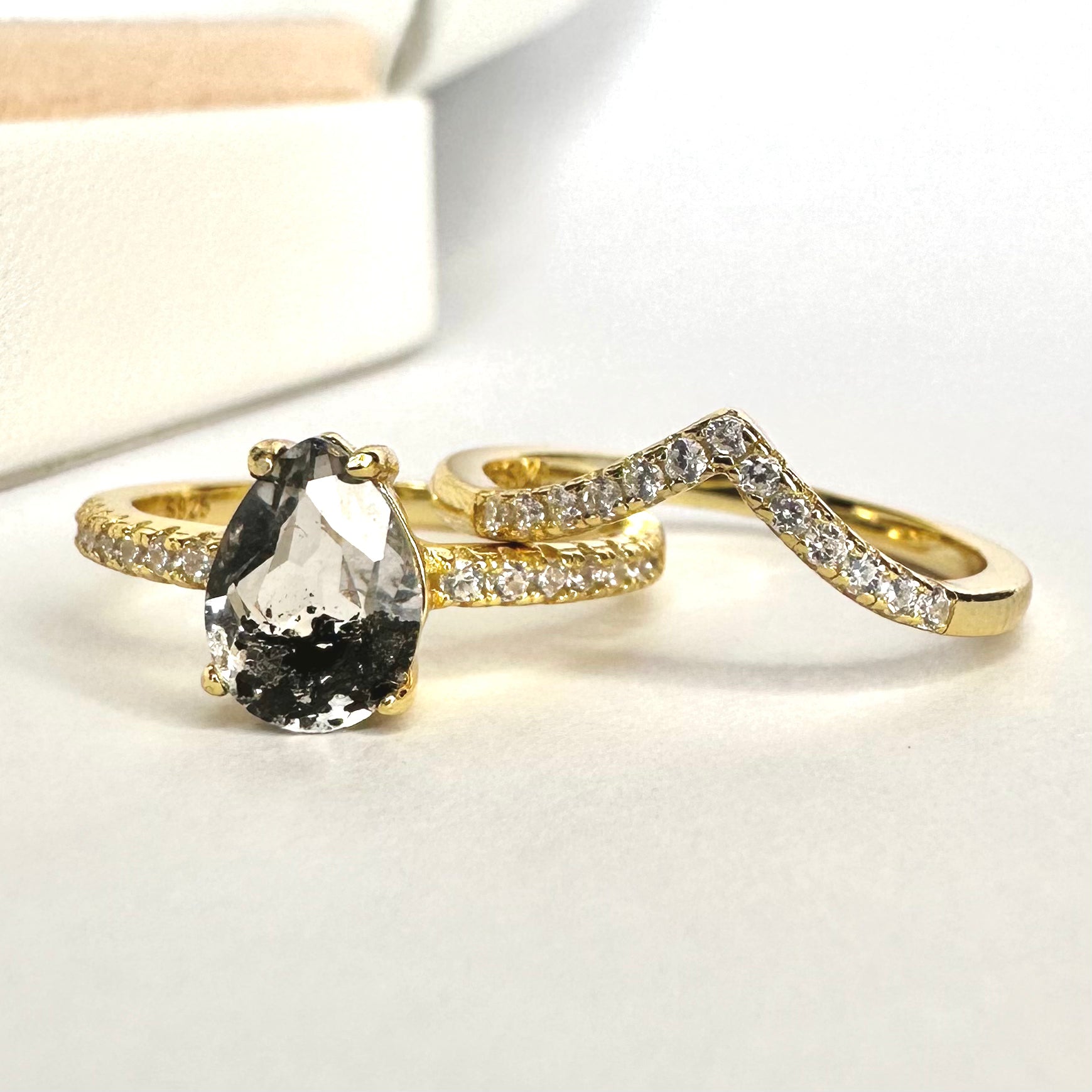 ANILLO “REINA” | DIAMANTE HERKIMER | BAÑO DE ORO 14K