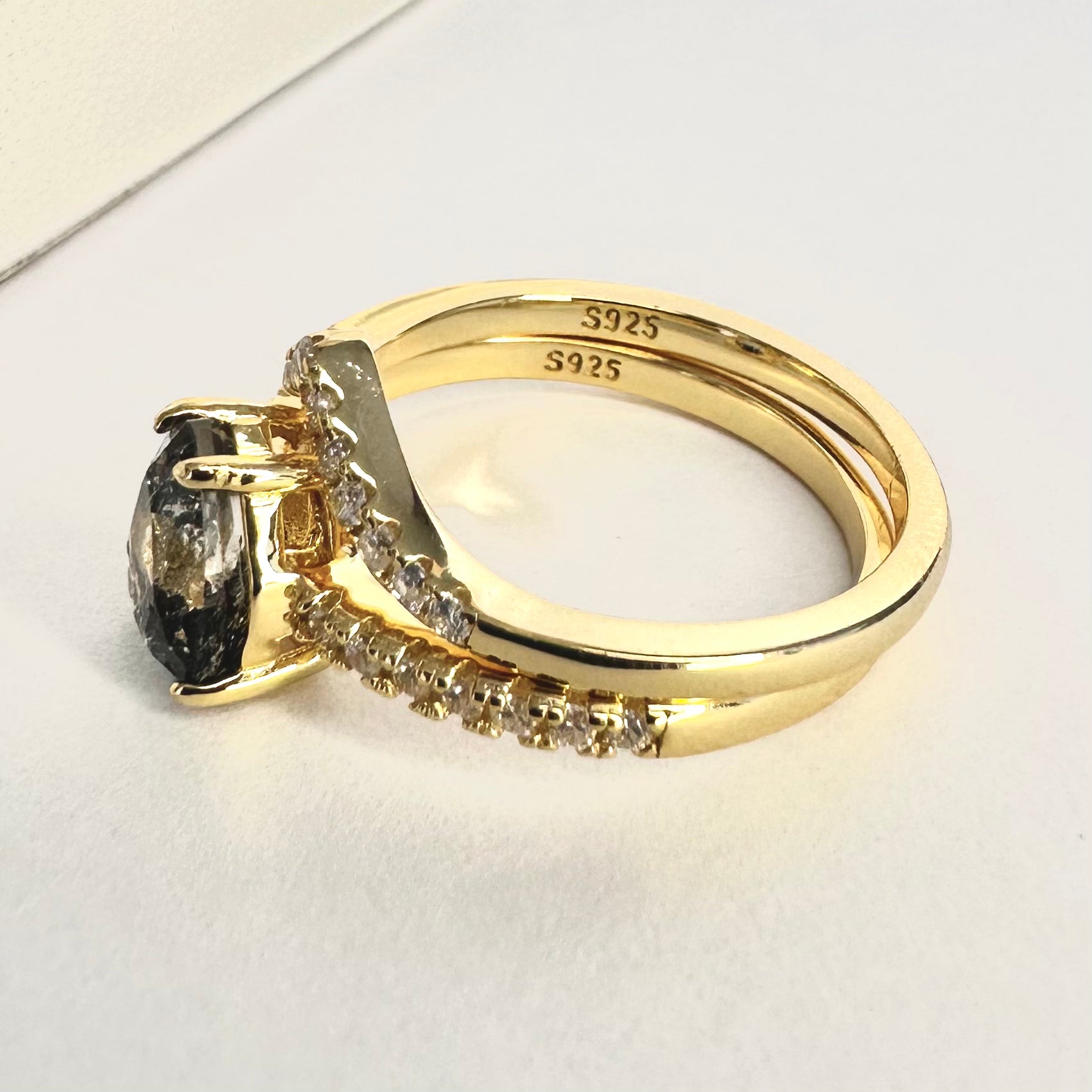 ANILLO “REINA” | DIAMANTE HERKIMER | BAÑO DE ORO 14K