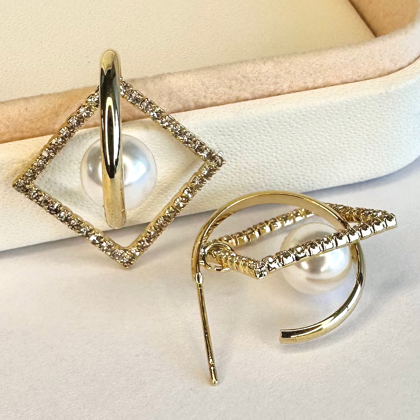 AROS CUADRADO DOBLE CON PERLA | BAÑO DE ORO 18K | 25MM