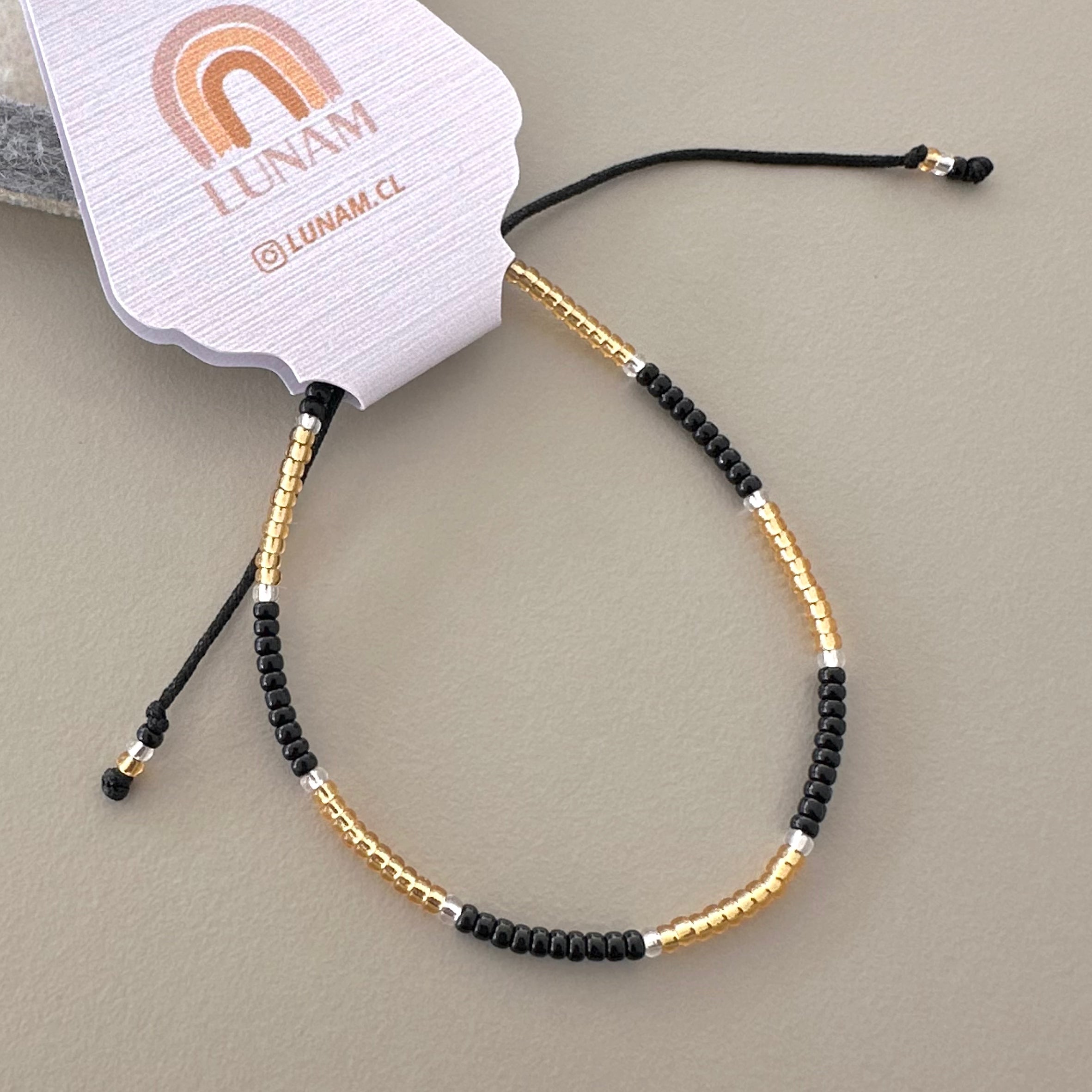 PULSERA NEGRO Y DORADO | LUNAM