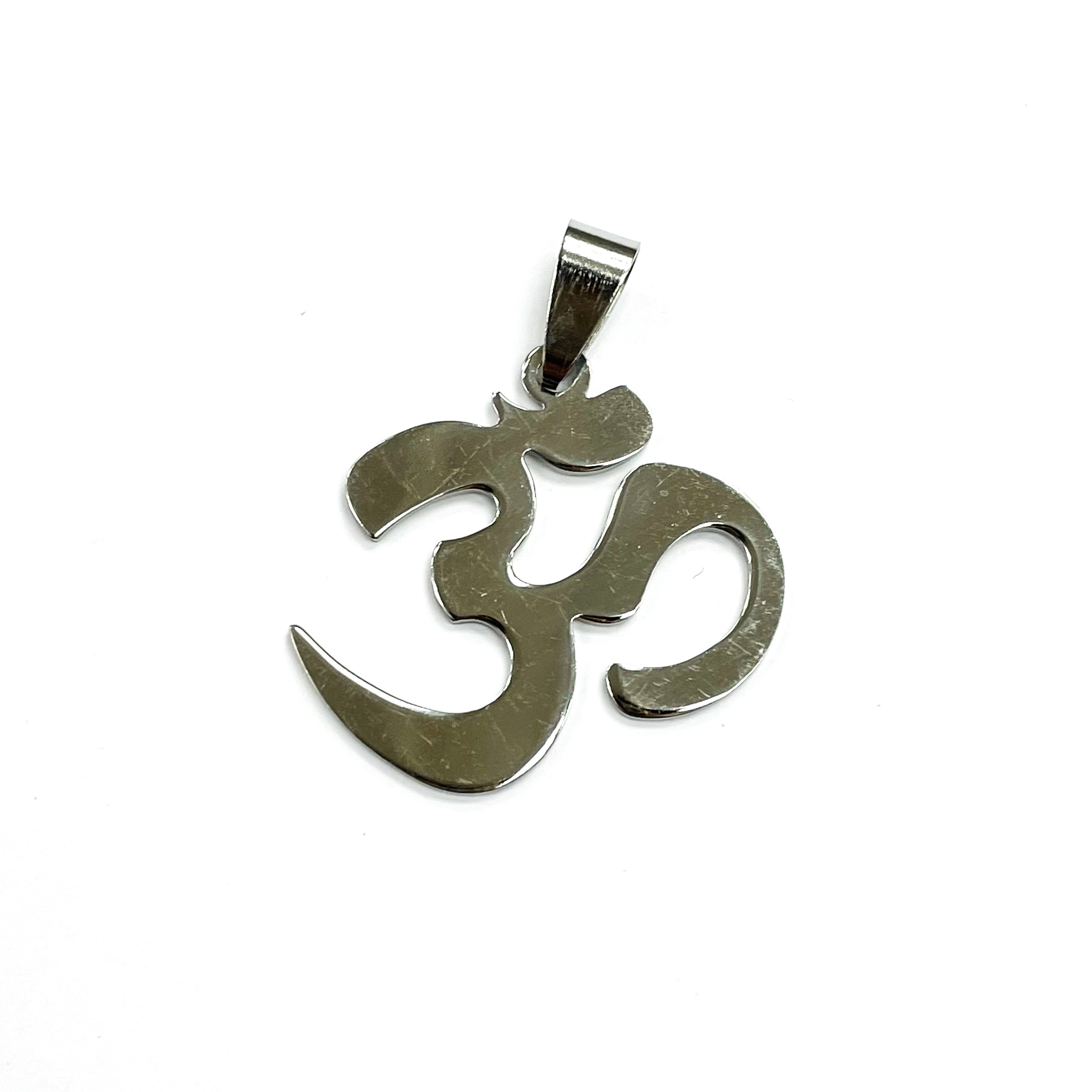 COLGANTE ACERO | ÖM GRANDE | 27MM | PLATEADO | (C8-79CA)