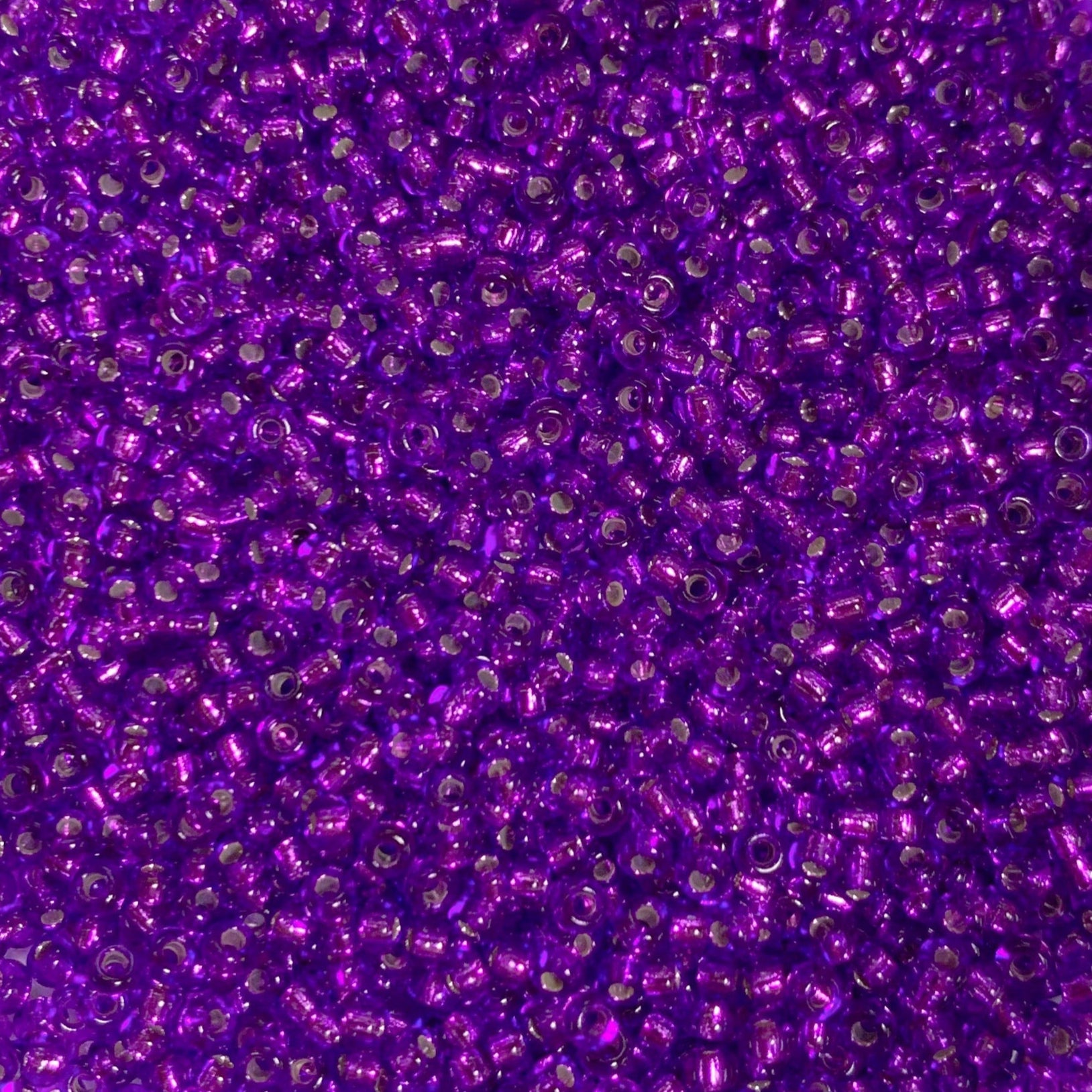 Miyuki Round Rocailles 11/0 | 1345RR | Silverline Morado (C26)