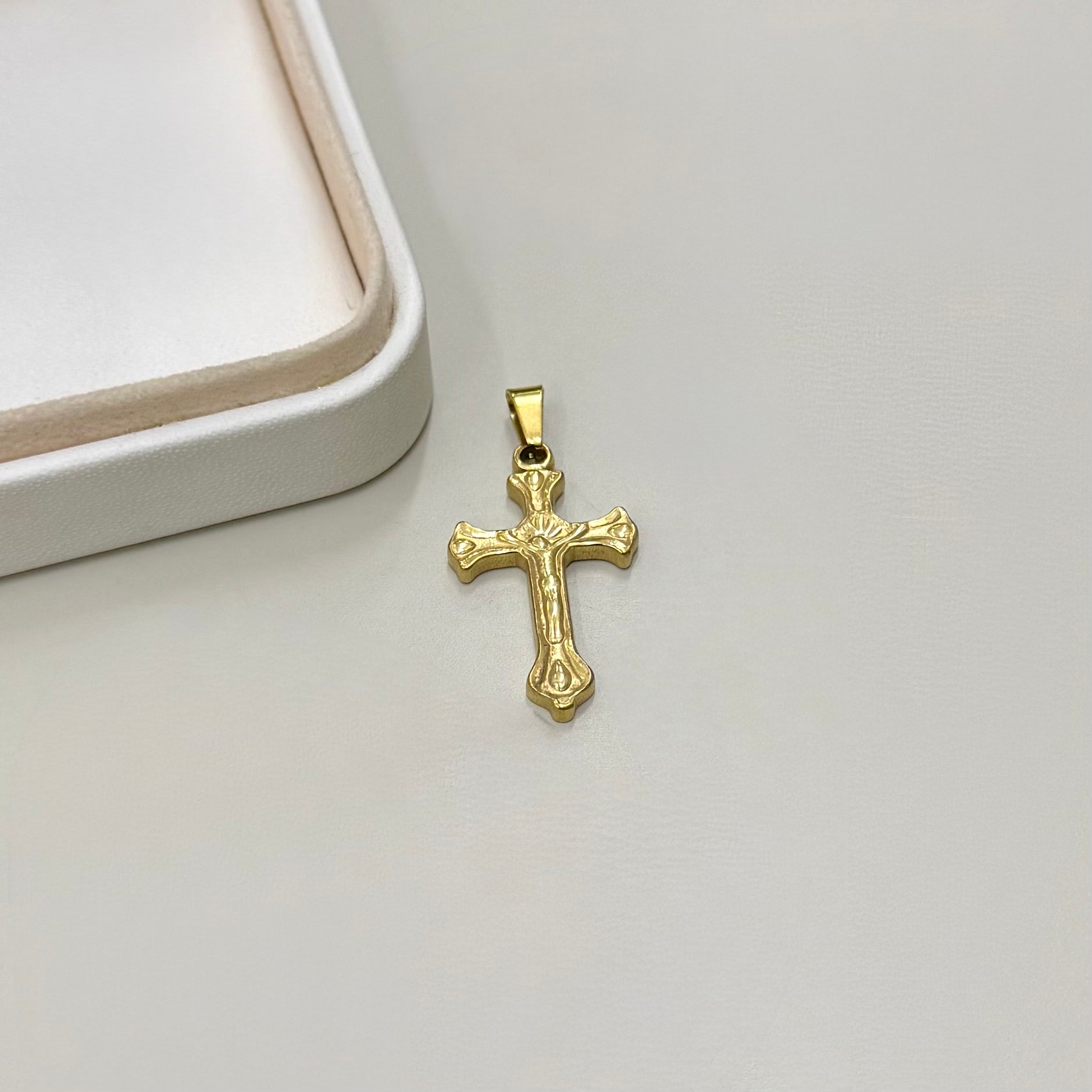 COLGANTE RELIGIOSO | CRUZ TALLADA