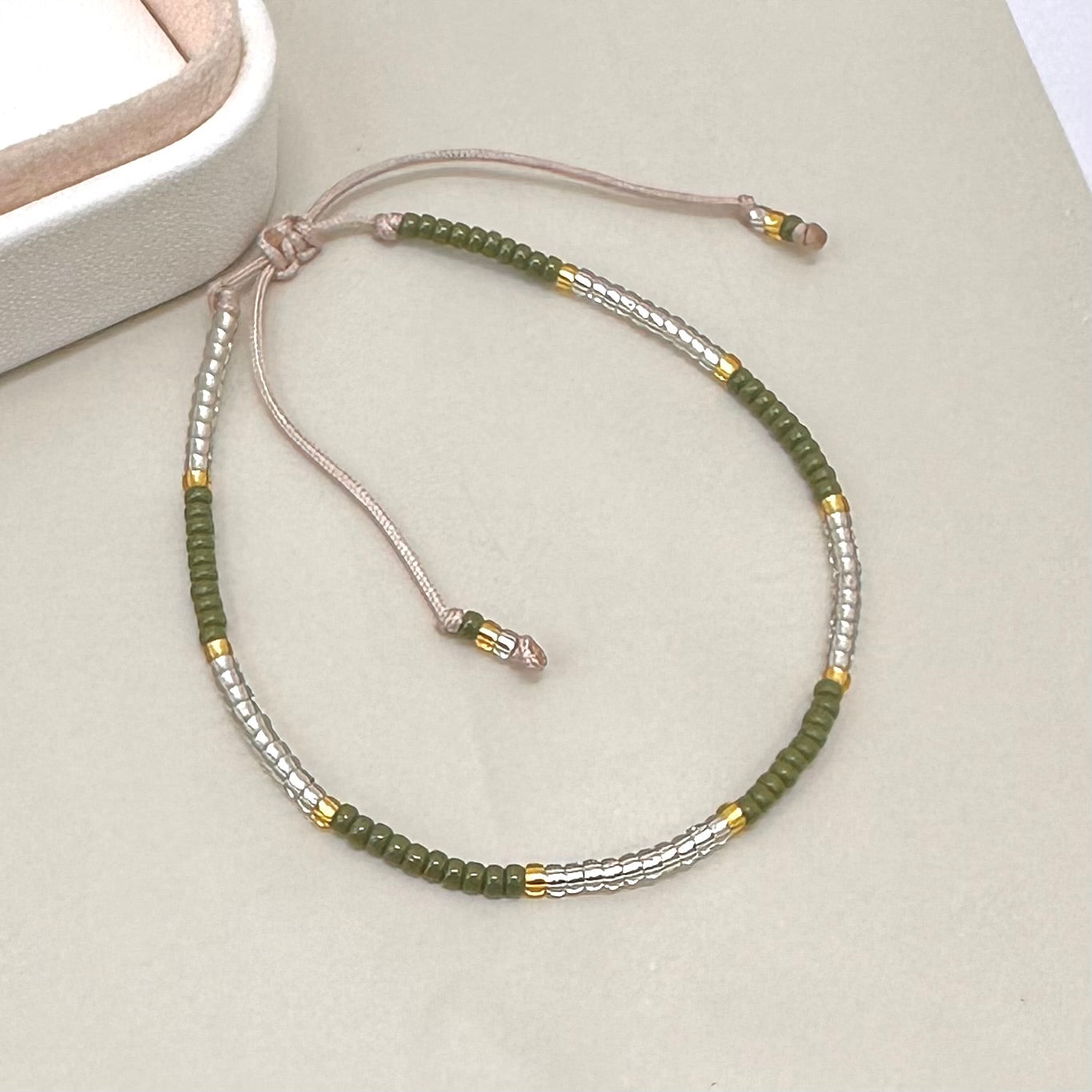 PULSERA VERDE Y PLATEADO | LUNAM